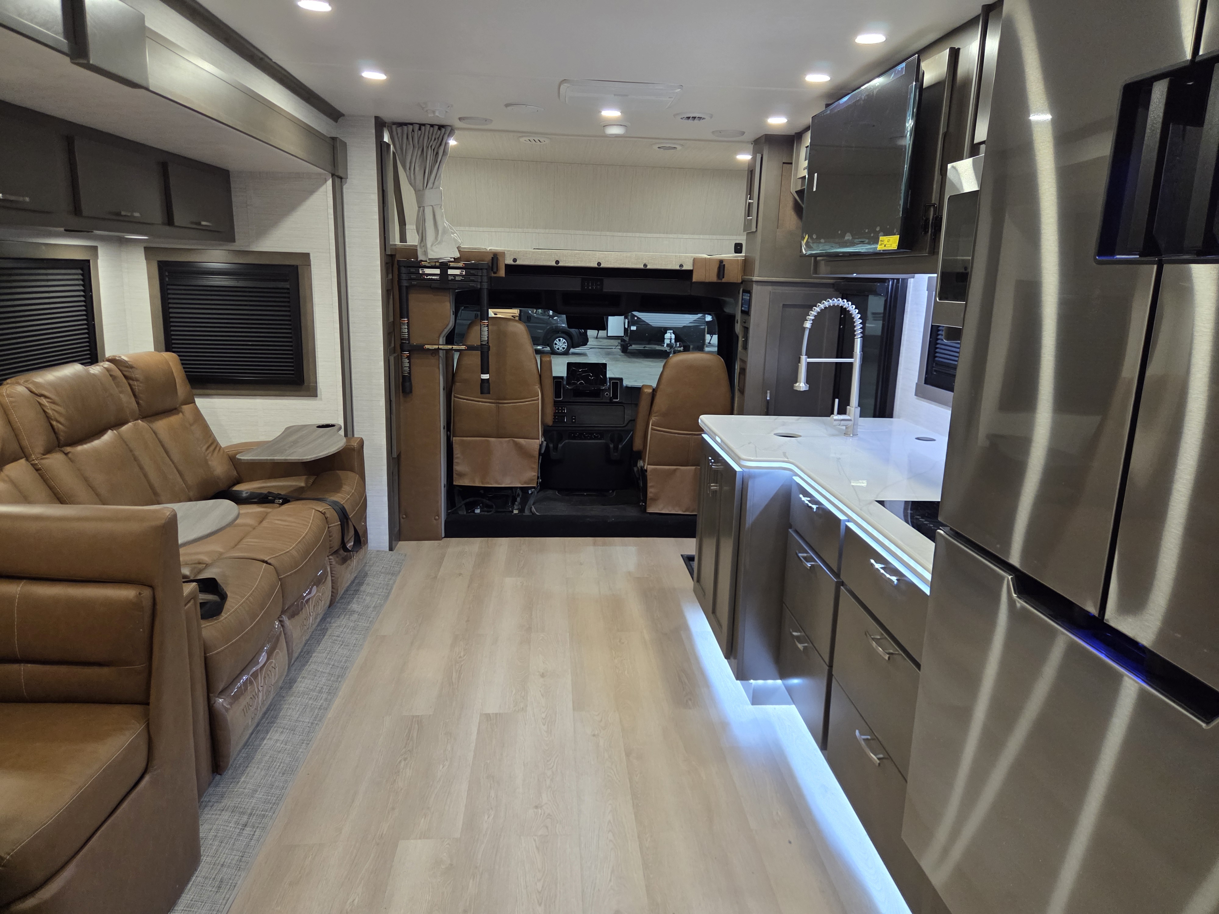 2026 Dynamax Europa 34SS - Image 25