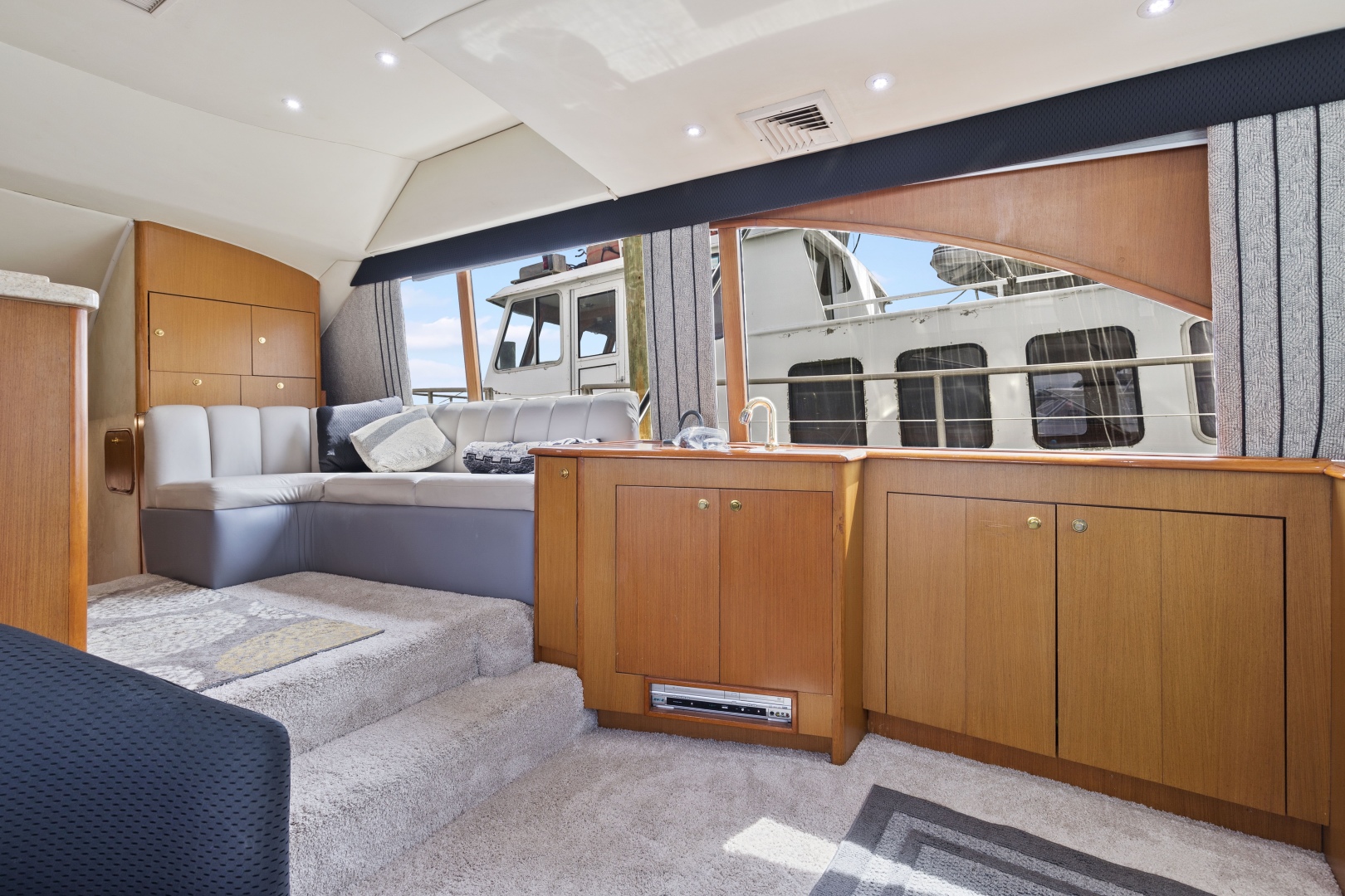 2001 Ocean Yachts 52 SS - Image 10