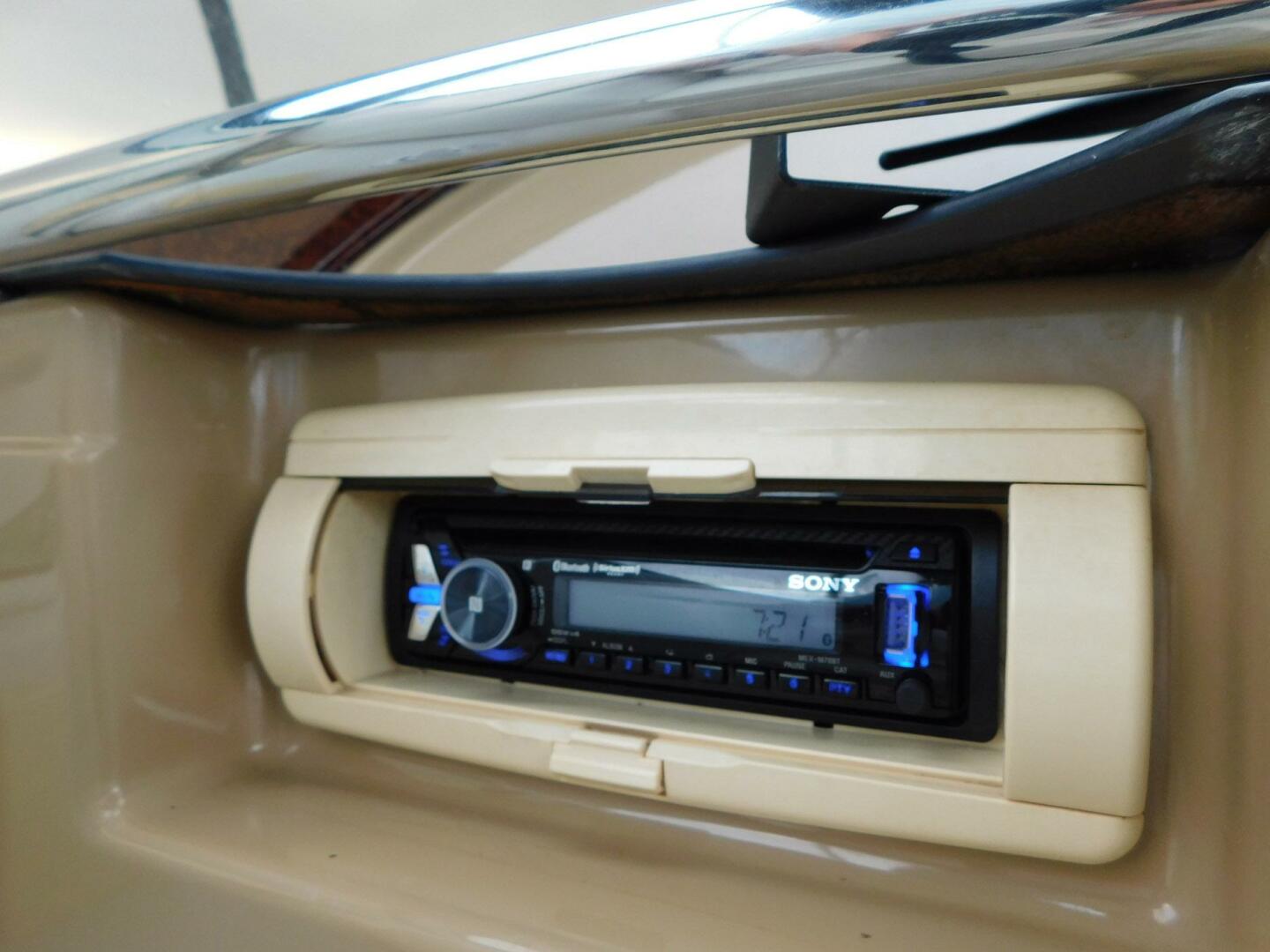2003 Carver 44 CPMY - Image 9