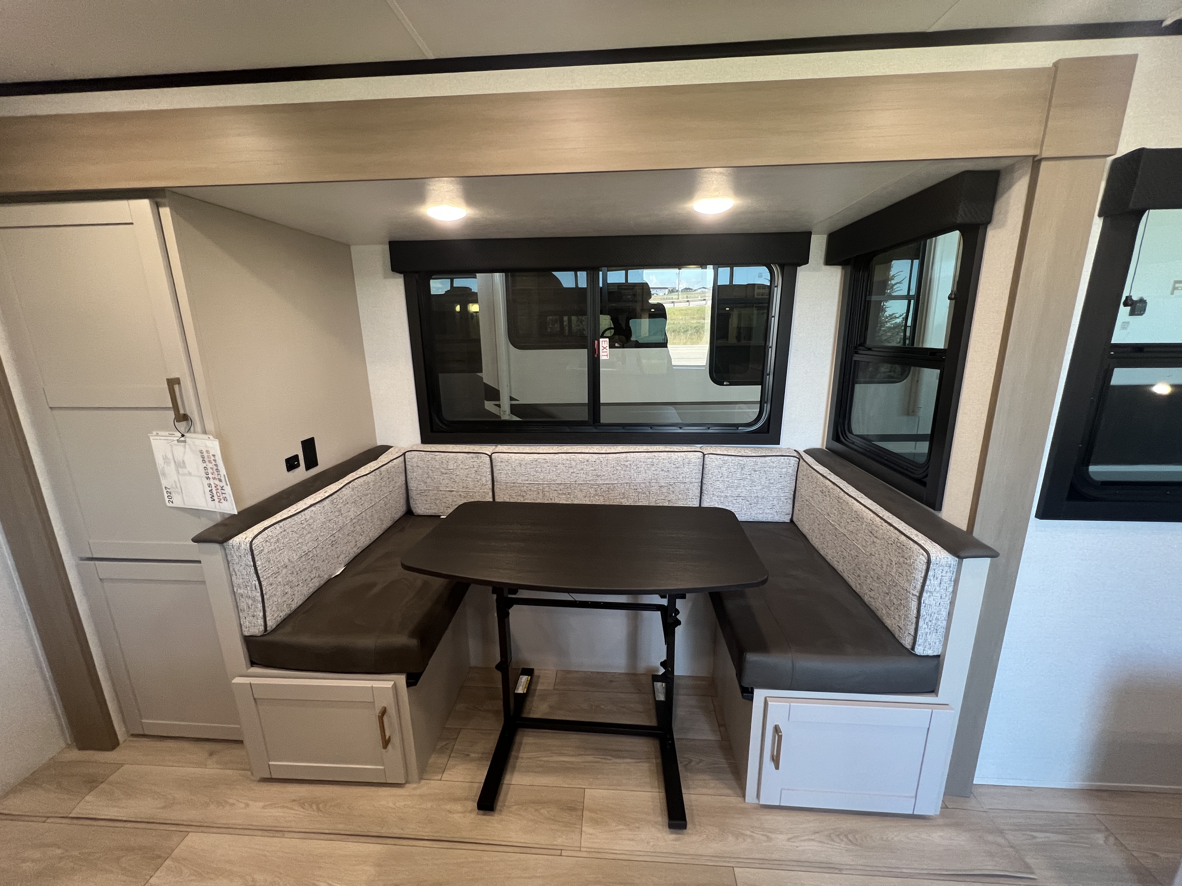 2027 Jayco Jay Feather 21MBH - Image 19