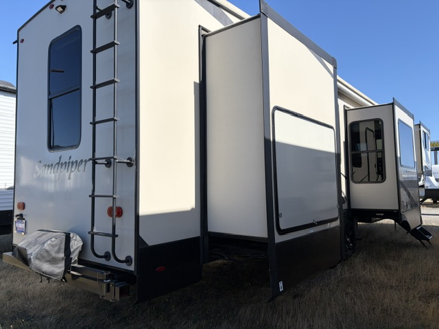 2022 Forest River Sandpiper Luxury 379FLOK - Image 5
