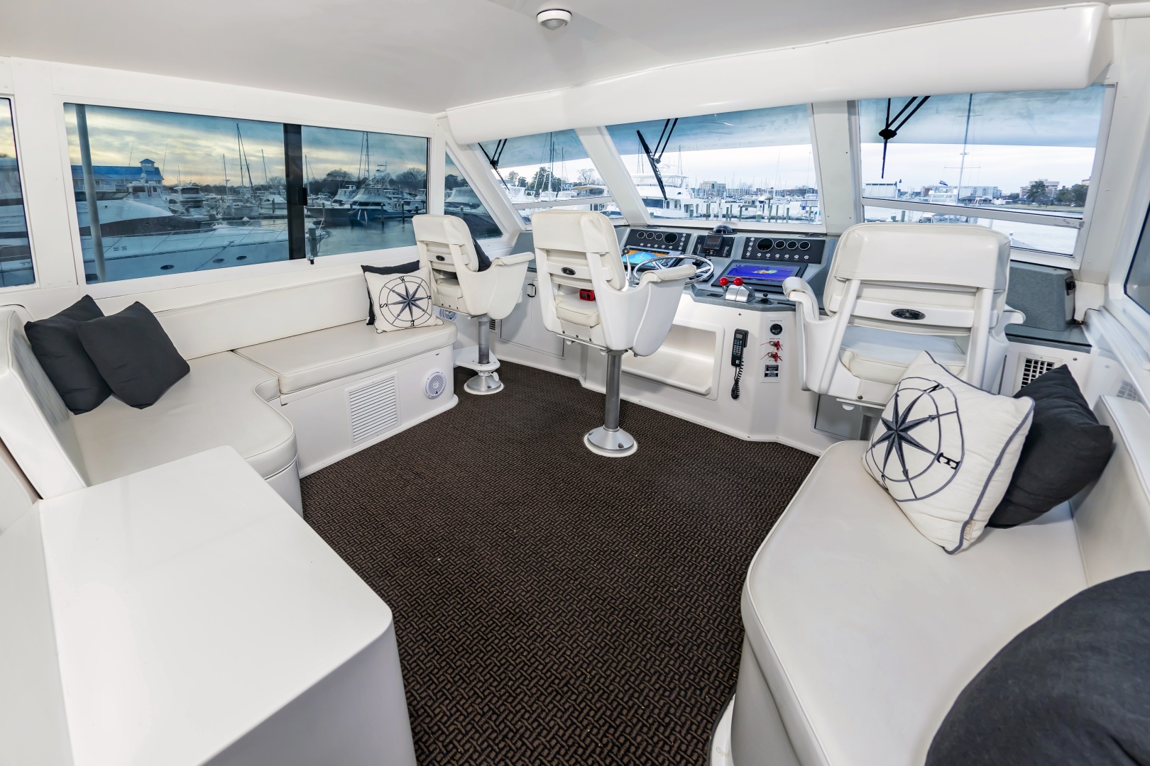2000 Viking Cockpit Sport Yacht - Image 10