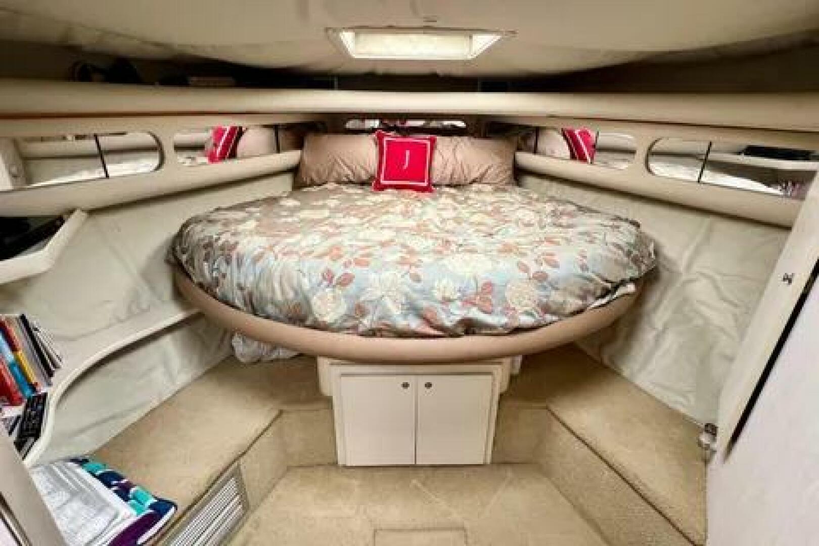1996 Cruisers Yachts 4285 Express Bridge - Image 12