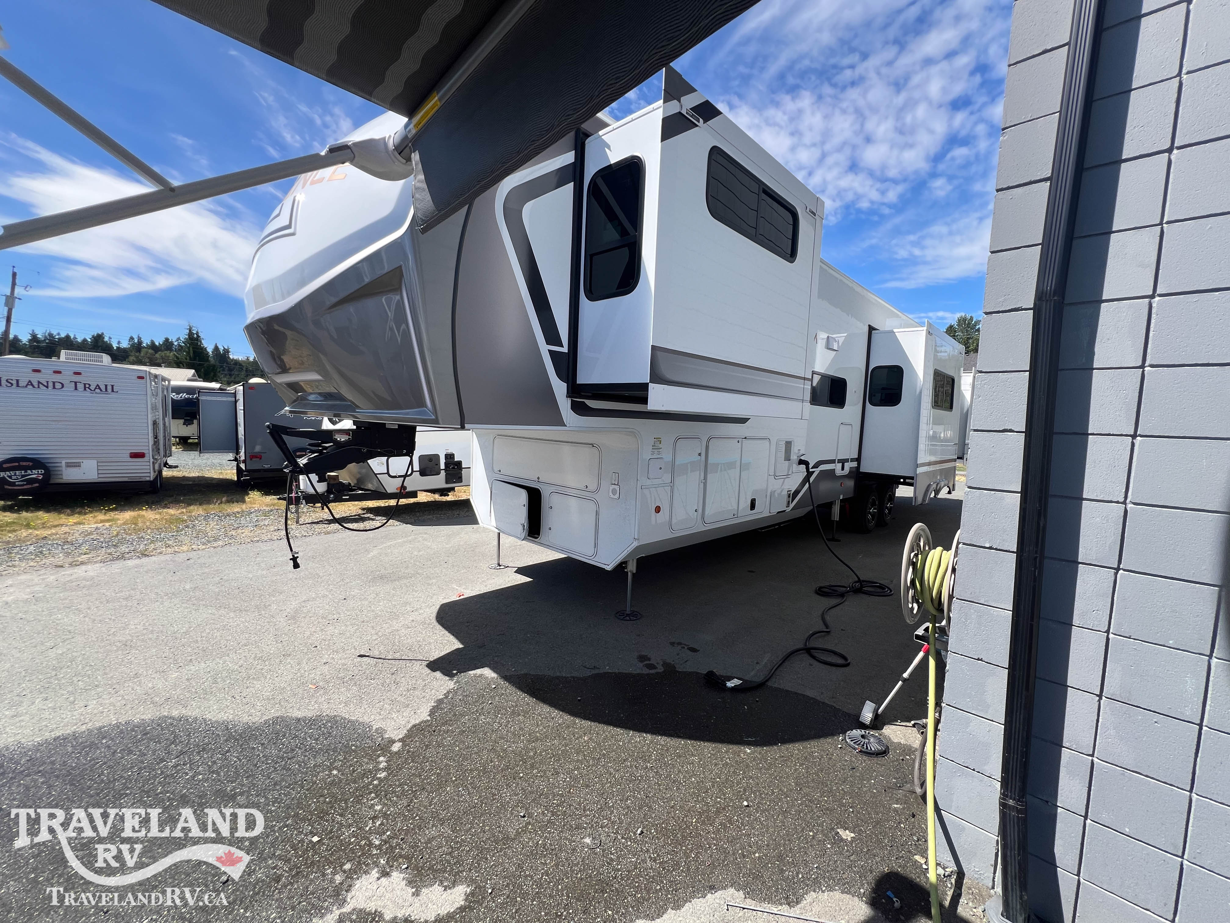 2026 Alliance RV Paradigm 395DS - Image 5