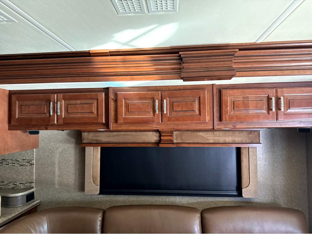 2014 Fleetwood DISCOVERY 40E - Image 18