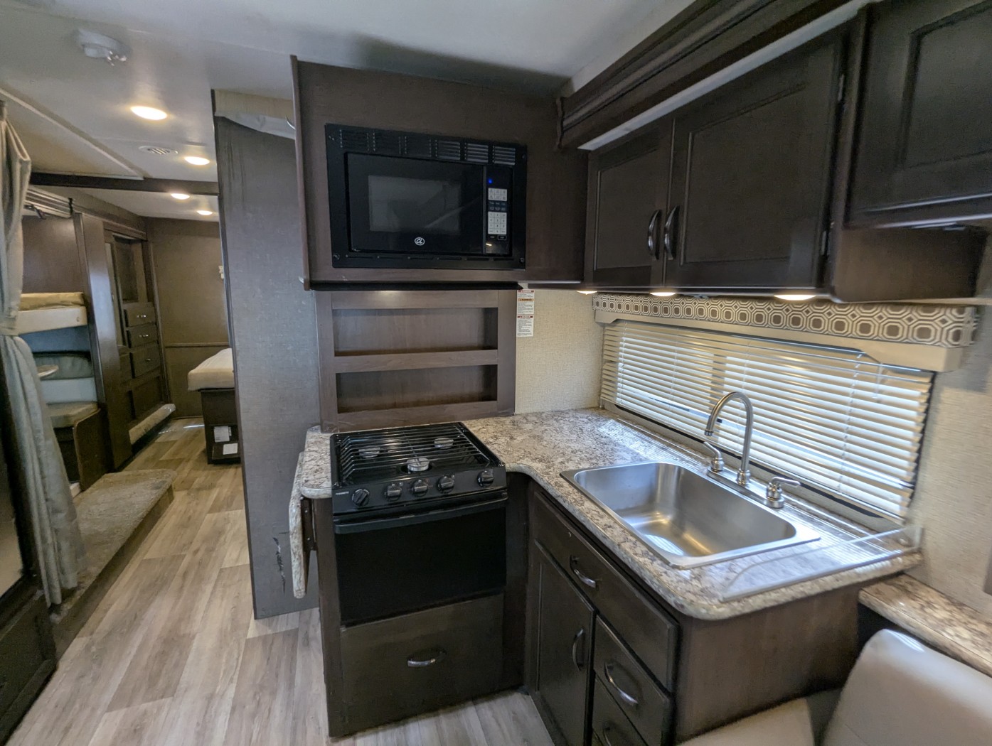 2020 Thor Motor Coach Four Winds 31E - Image 12