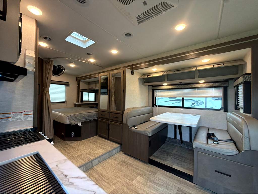 2025 Thor Motor Coach MAGNITUDE GA24 - Image 33