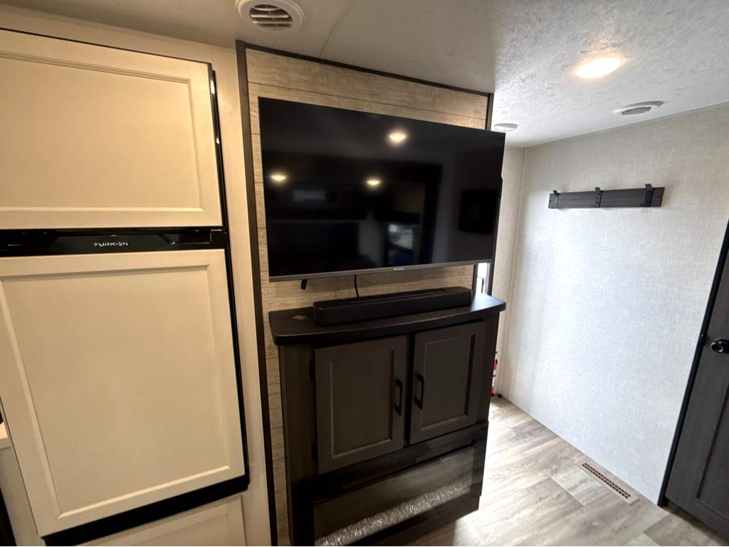 2025 VENTURE RV SPORTTREK 292VRB - Image 13