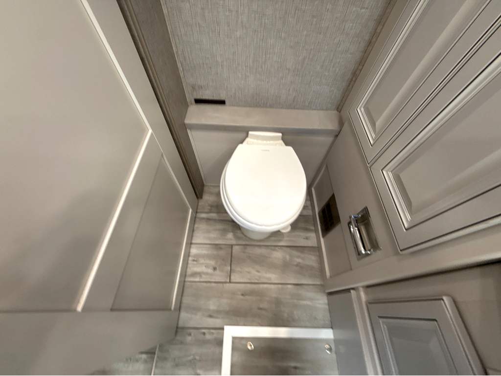 2024 FLEETWOOD DISCOVERY 38N - Image 33