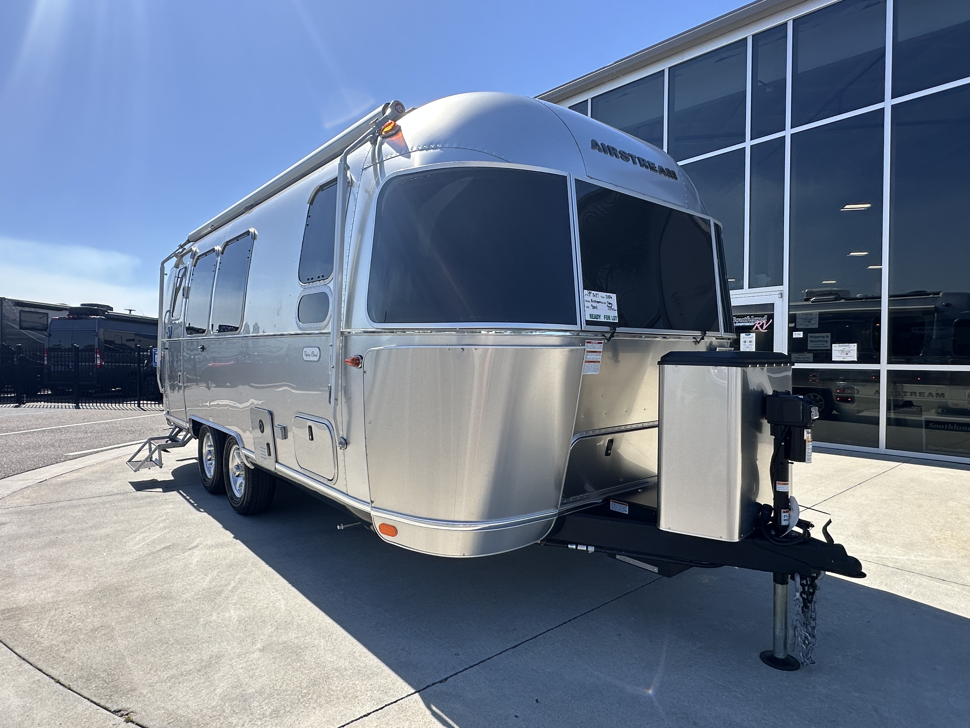 Exterior of Airstream 23FB Flying Cloud