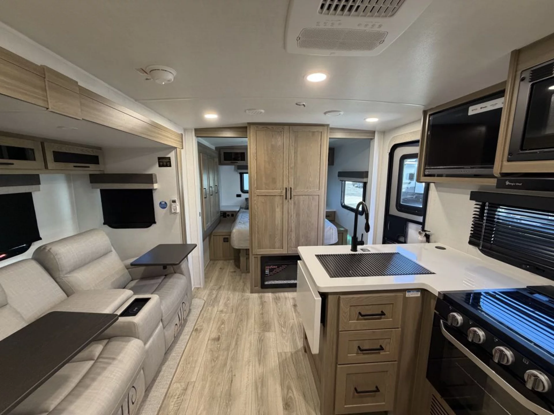 2027 FOREST RIVER ROCKWOOD MINI LITE 2513S - Image 27