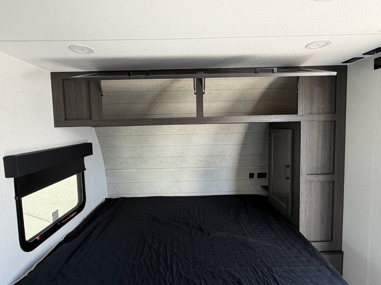 2026 VENTURE RV SPORTTREK STINGER 222VUD - Image 15