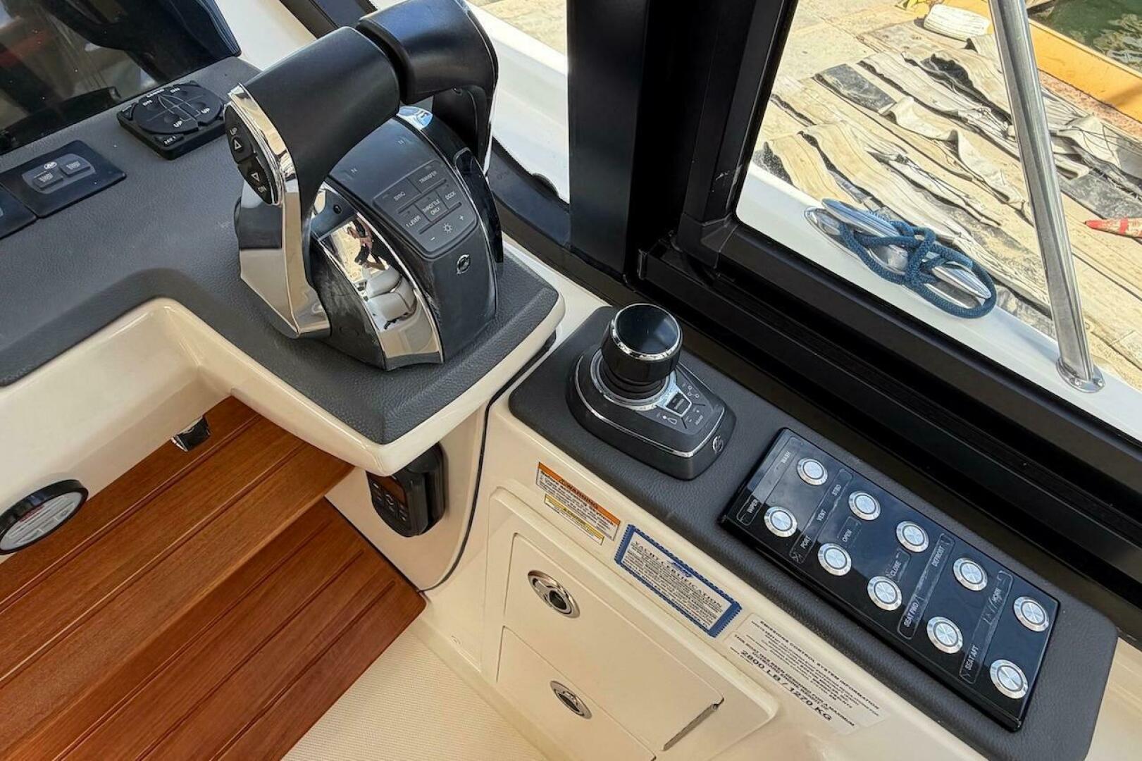 2021 Boston Whaler 405 Conquest - Image 25