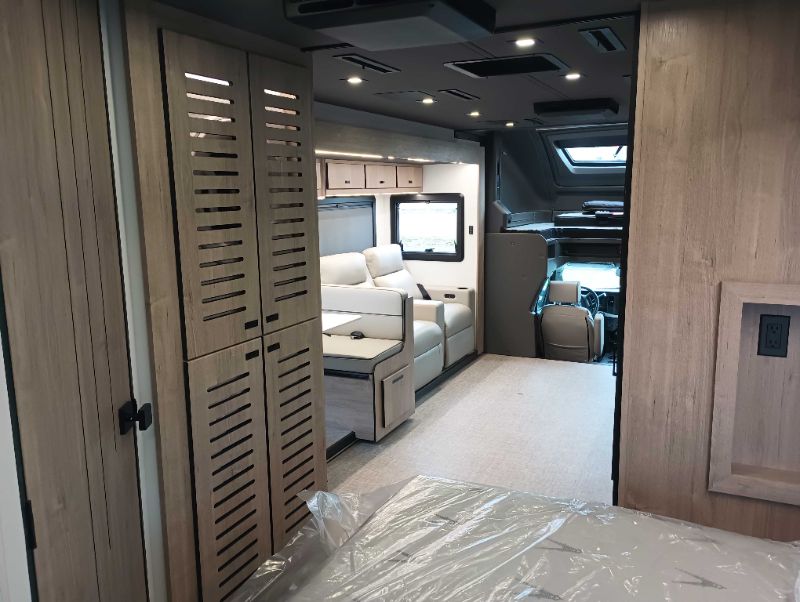 2026 Grand Design Lineage Series F 31ZW - Image 23