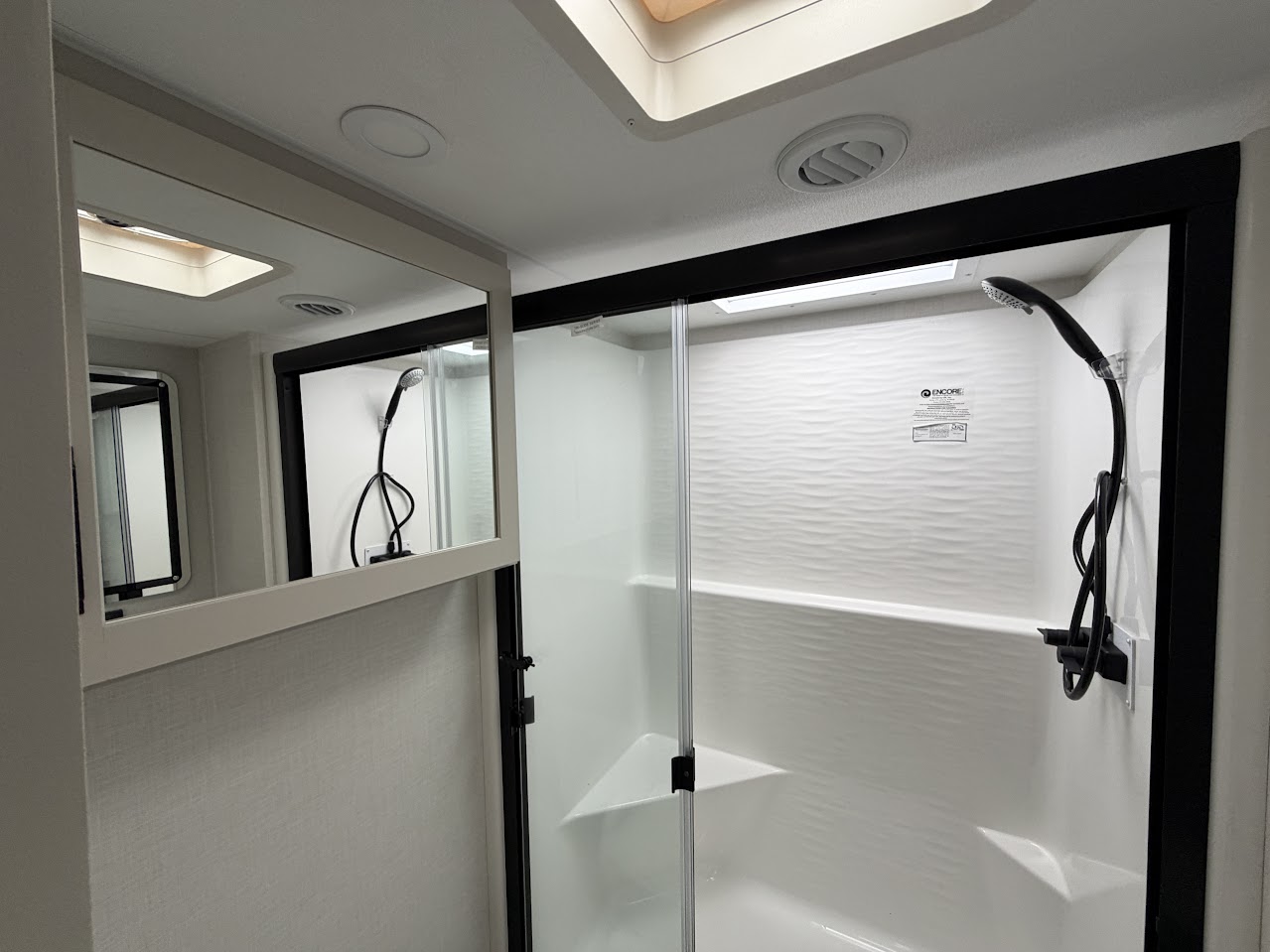 2027 VENTURE RV SPORTTREK 353VIK - Image 30