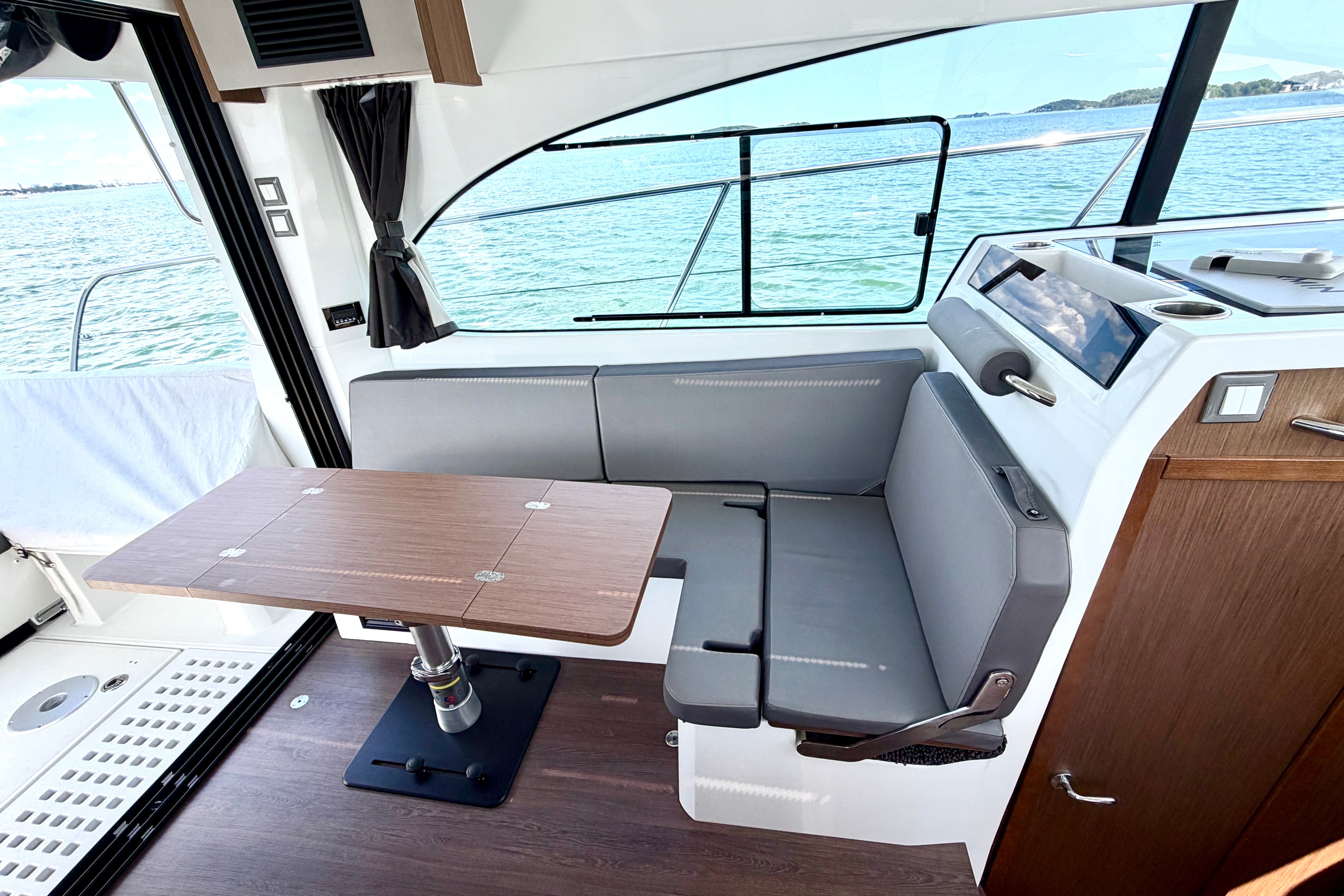 2023 Beneteau Antares 11 OB - Image 35