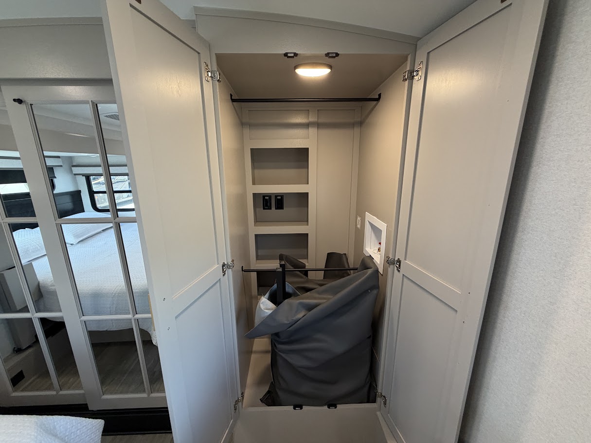 2027 JAYCO NORTH POINT 361RLBH - Image 57