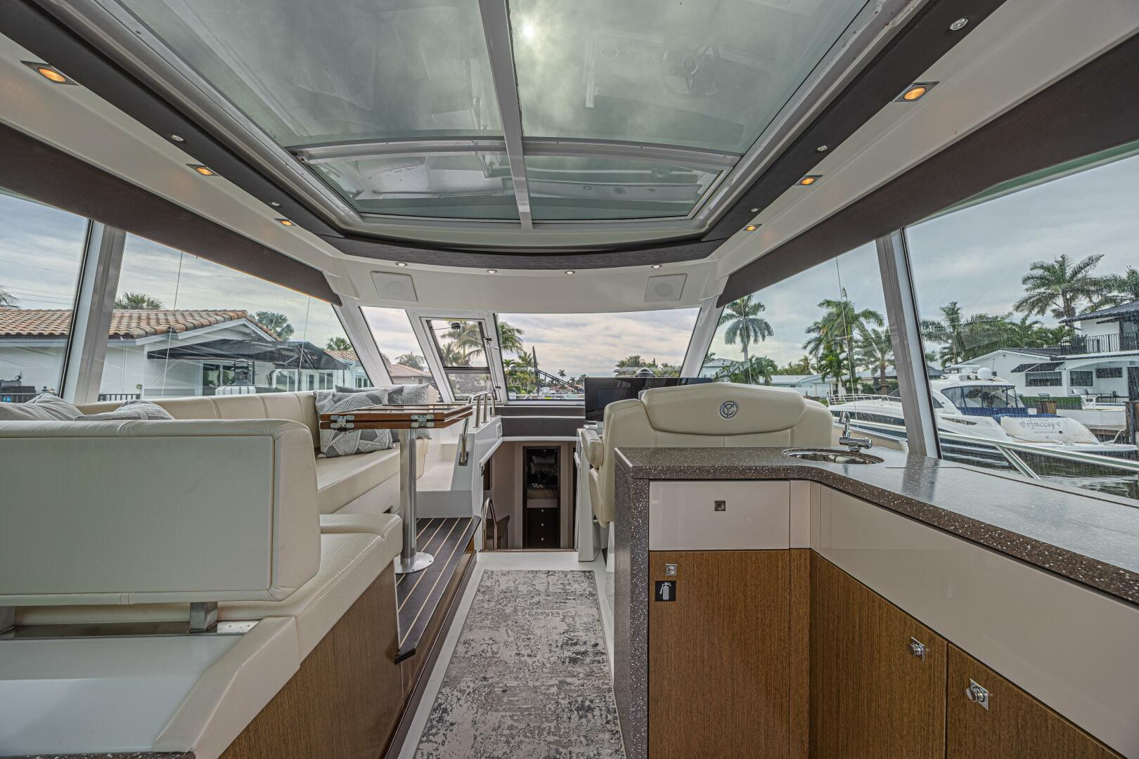 2012 Cruisers Yachts 48 Cantius - Image 16