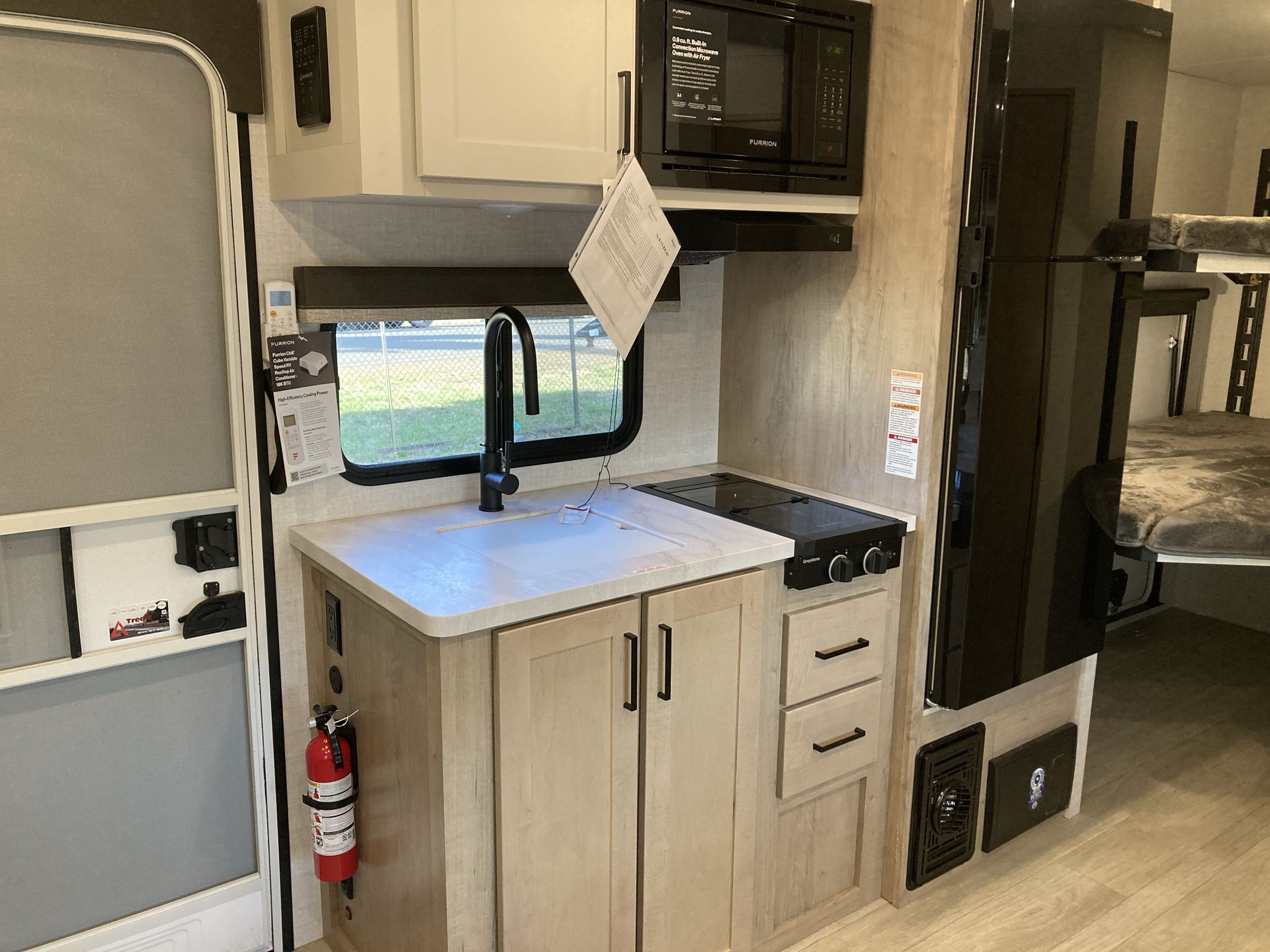 2026 Ember RV E-Series 19ETS - Image 28