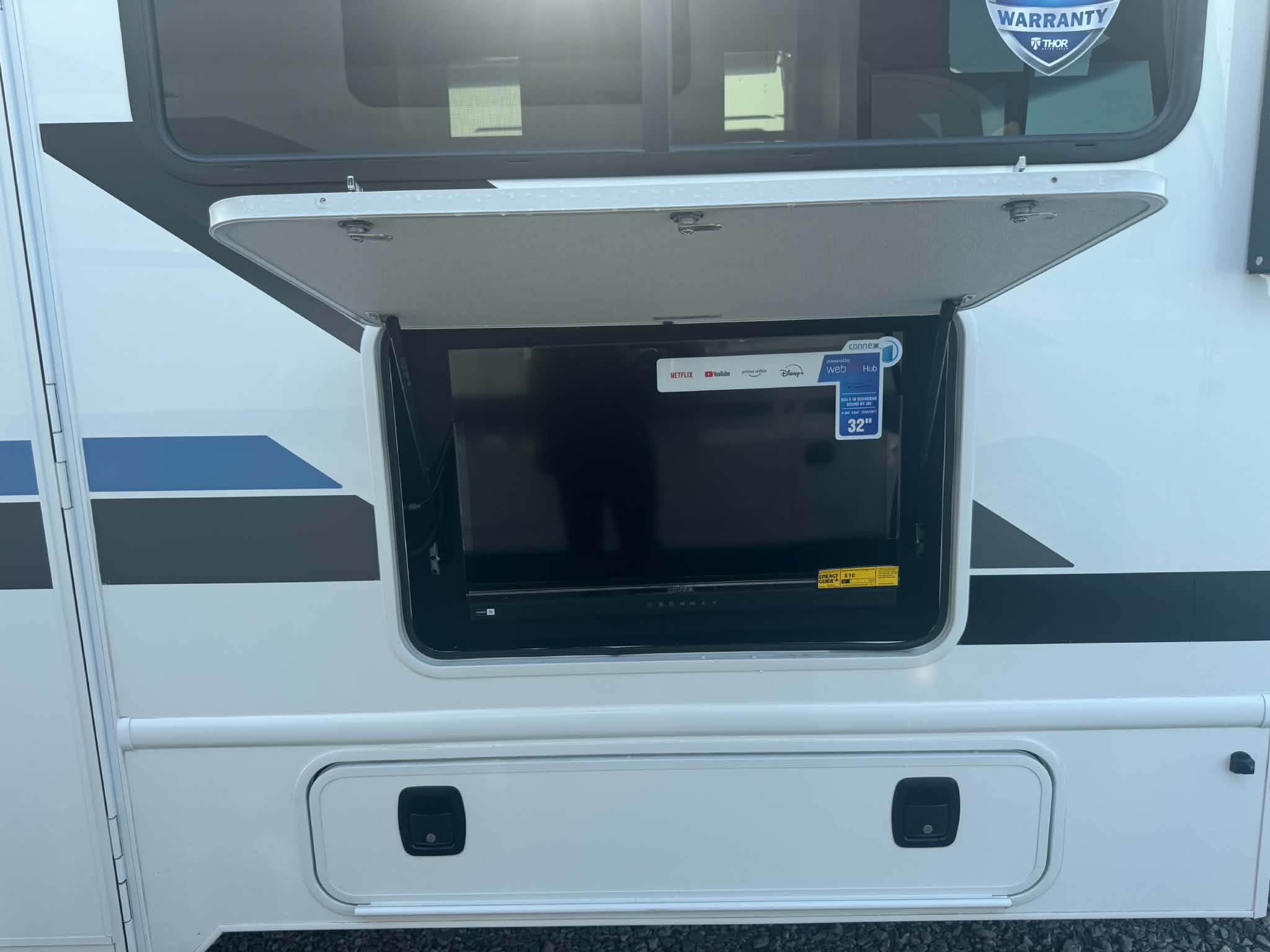 2027 THOR MOTOR COACH MAGNITUDE GA31 - Image 10