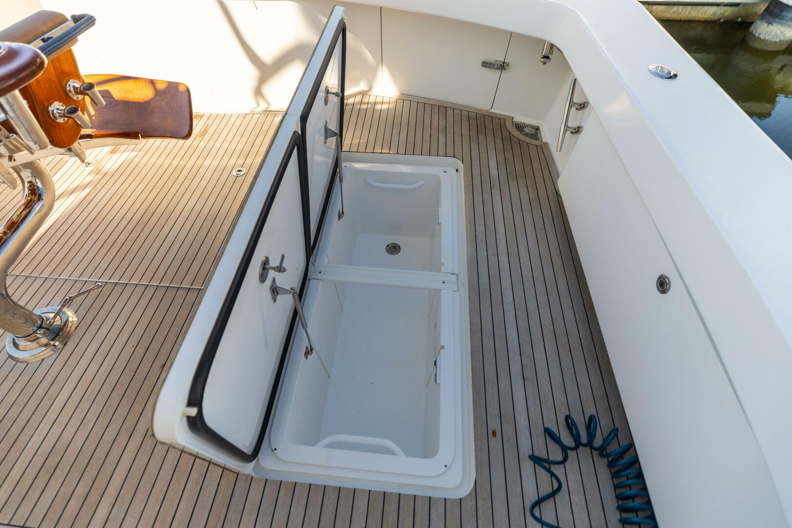 2013 Viking 76 Convertible - Image 73