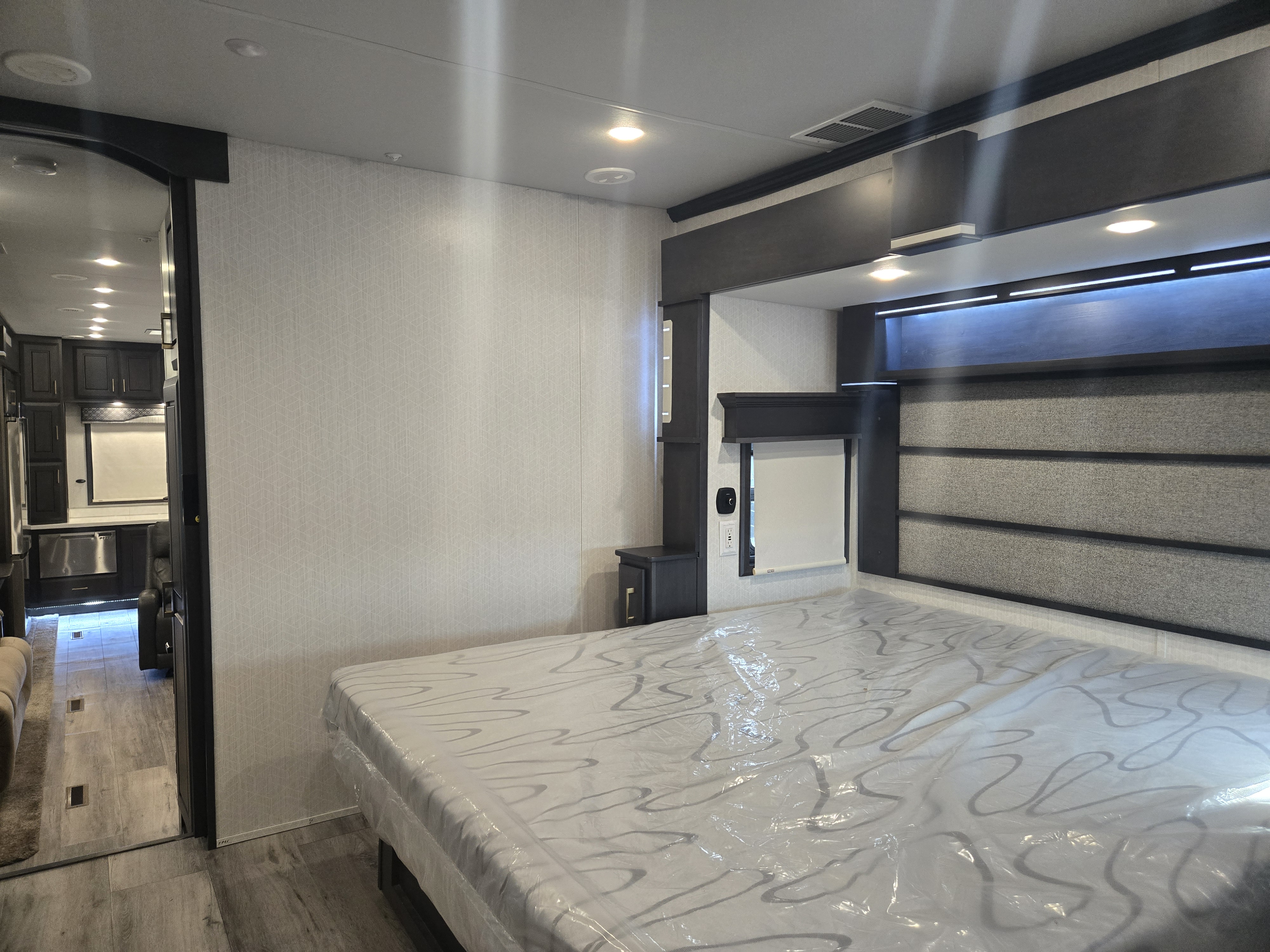 2021 DRV Mobile Suites 41RKDB - Image 20