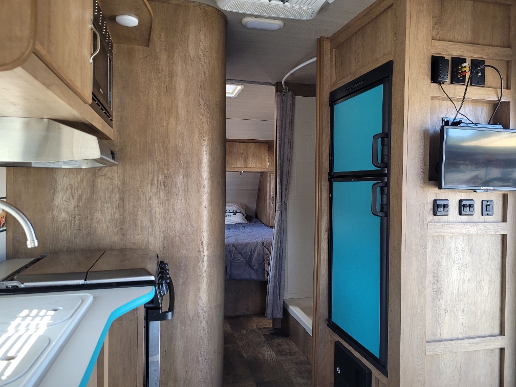 2017 Gulf Stream Vintage Cruiser 19ERD - Image 8