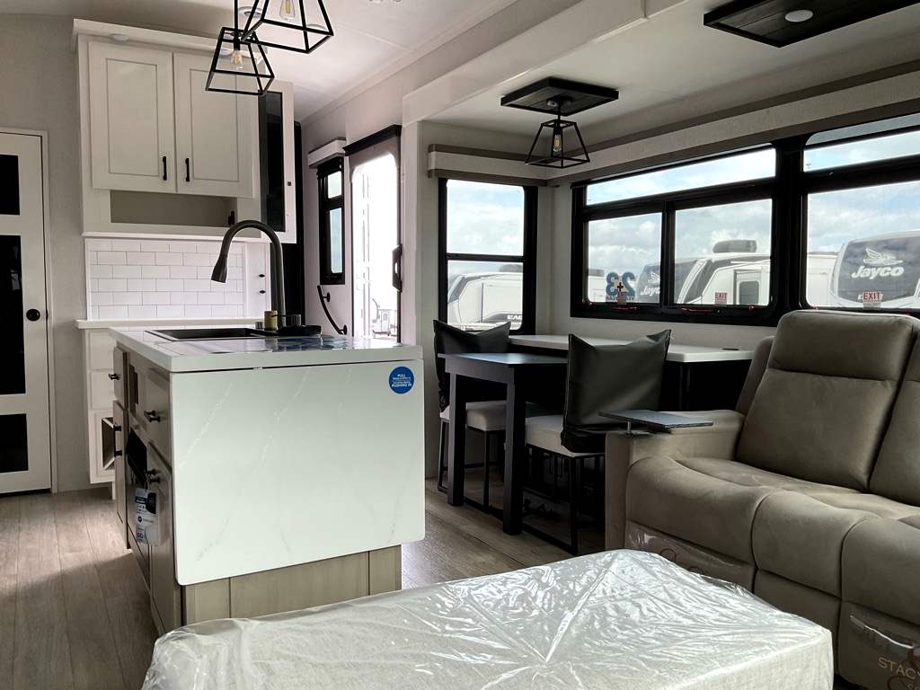 2026 JAYCO PINNACLE 32 RLTS - Image 10