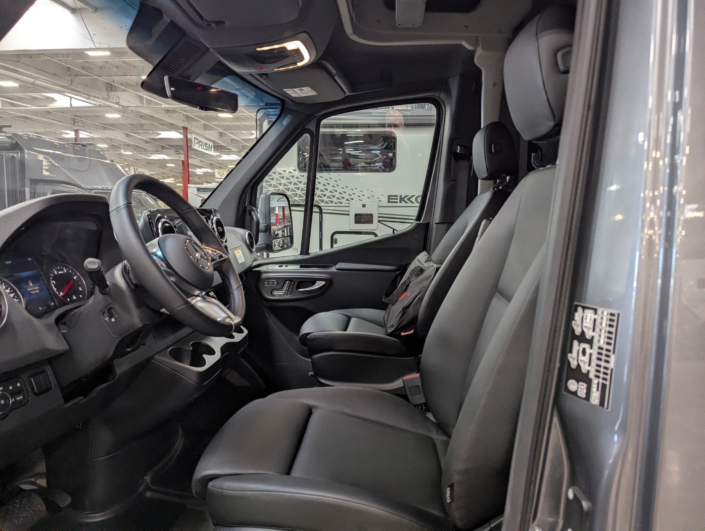 2026 Winnebago EKKO Sprinter 23B - Pop-Top AWD - Image 6