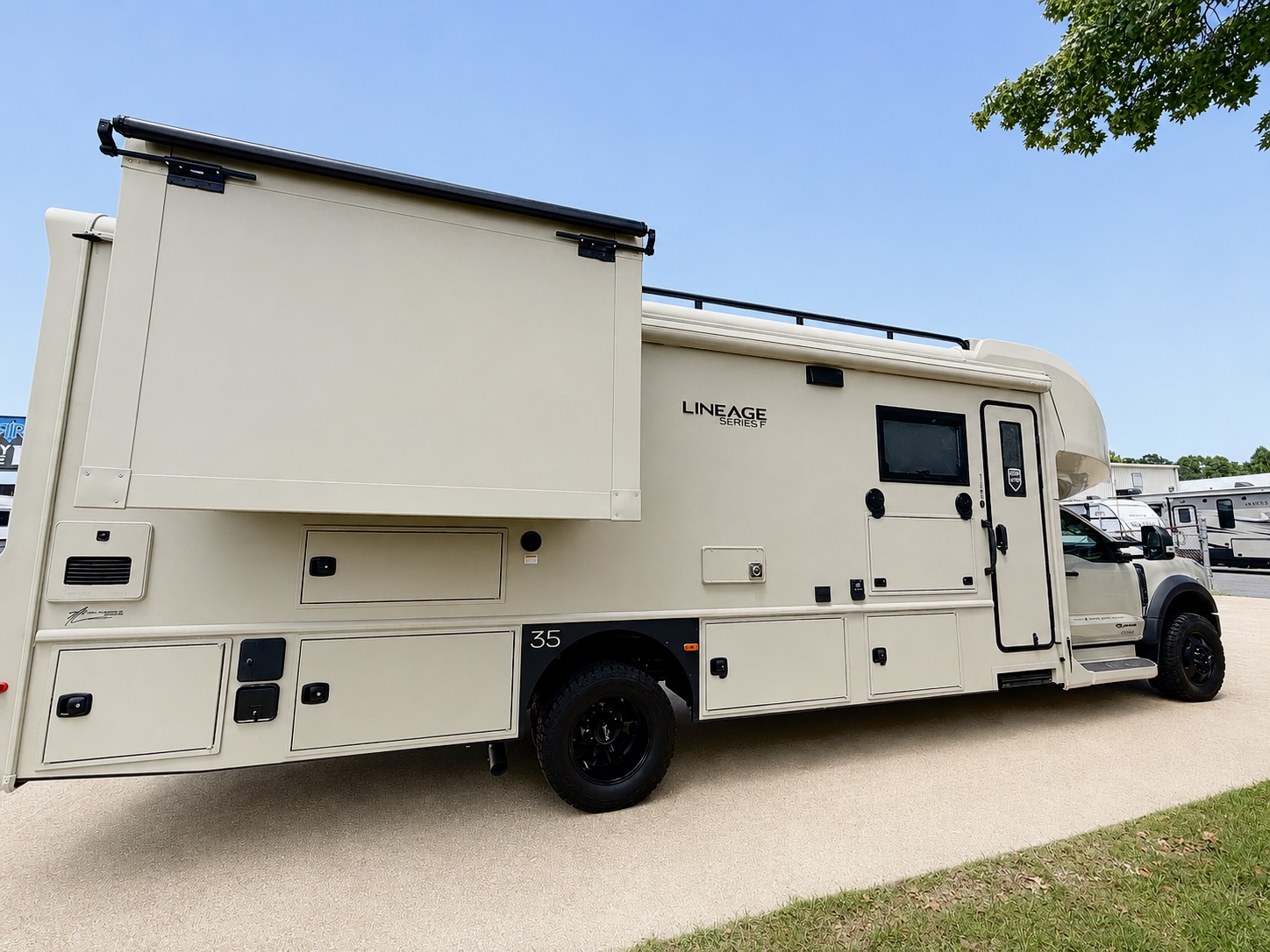 2027 Grand Design Lineage Series F 31ZW5 - Image 8