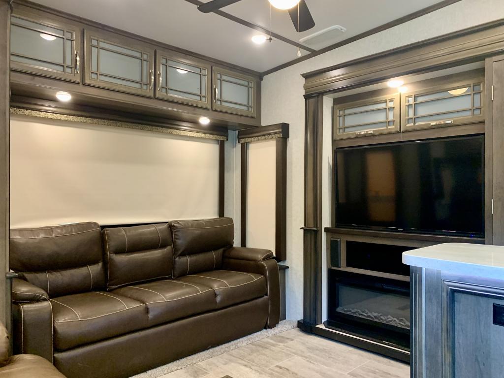 2019 Keystone Montana 3811MS - Image 25