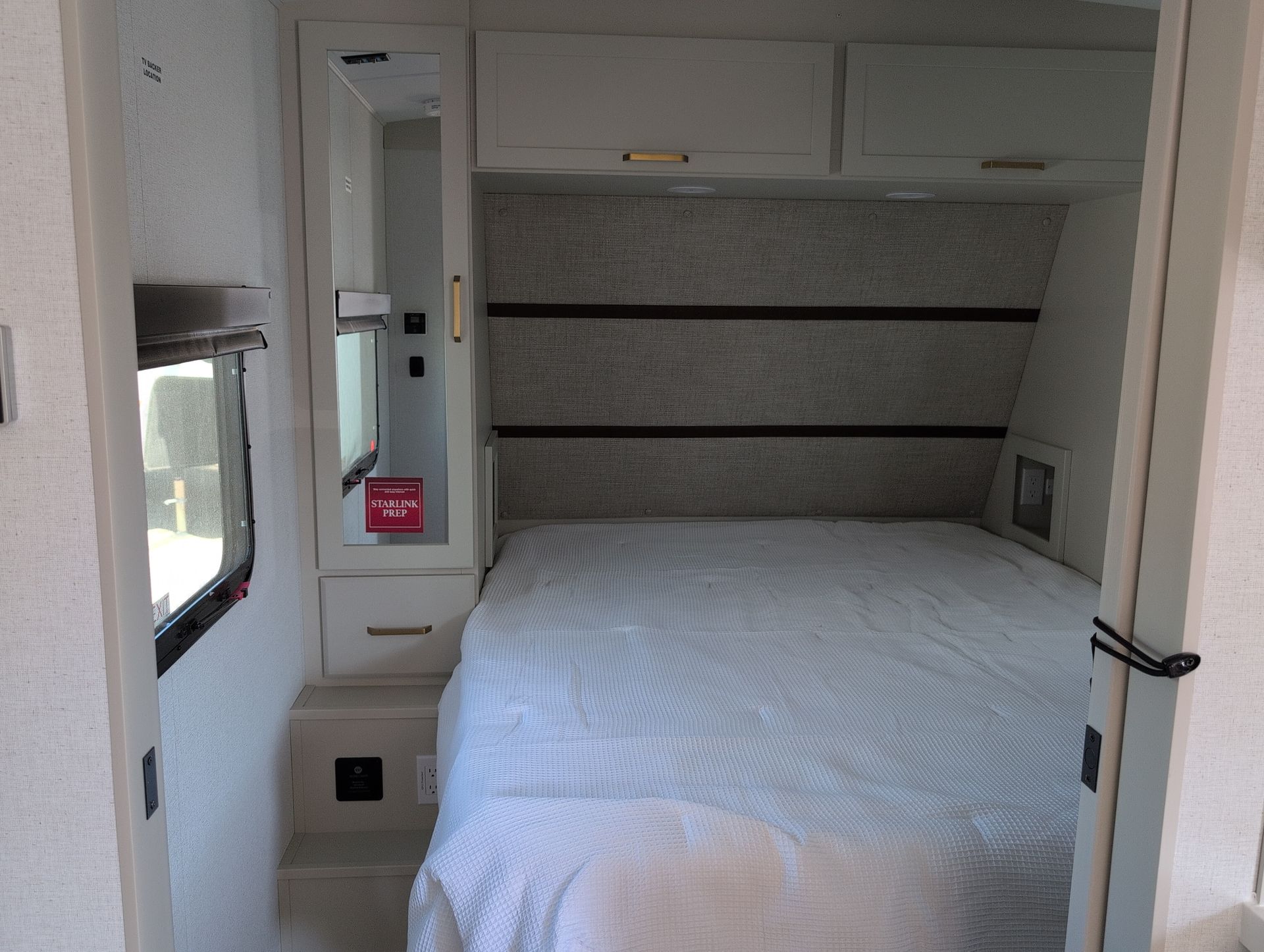 2027 Grand Design Imagine 2470BH - Image 23