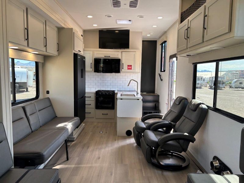 2026 Grand Design Momentum G-Class 325G - Image 14