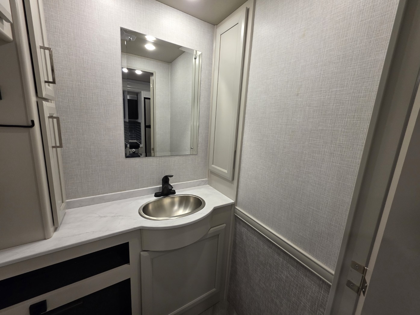 2026 Holiday Rambler Invicta 33HB - Image 33