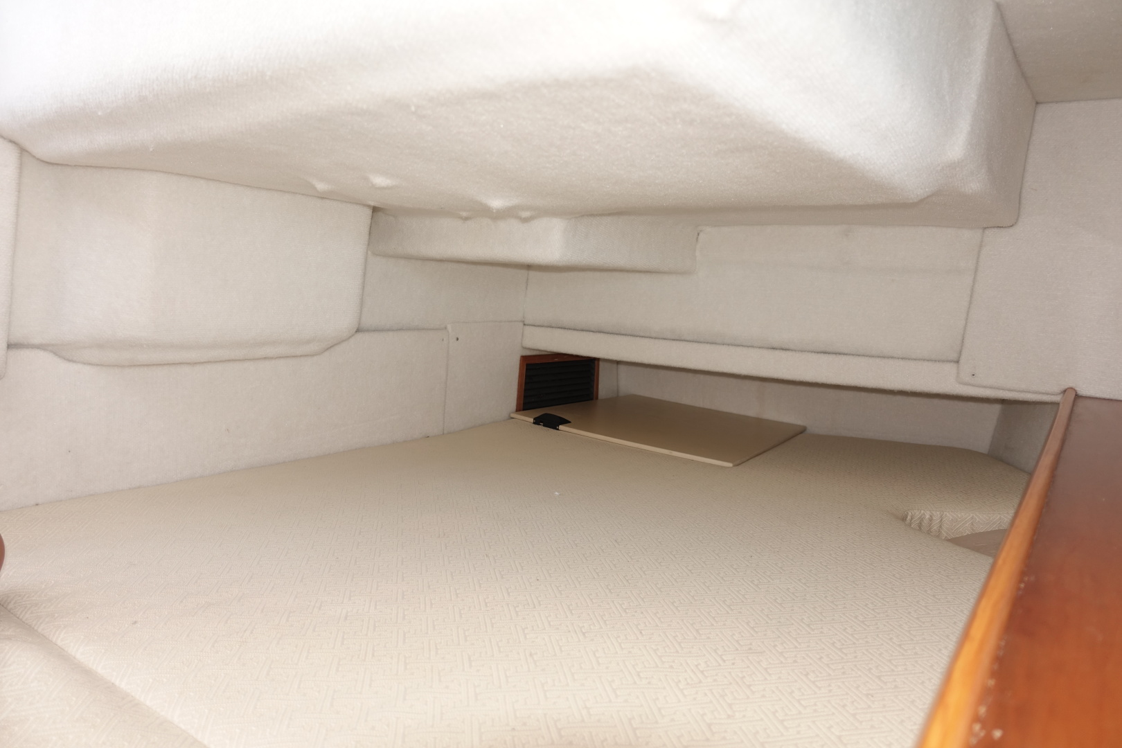 2015 Cutwater 30 Sedan - Image 14