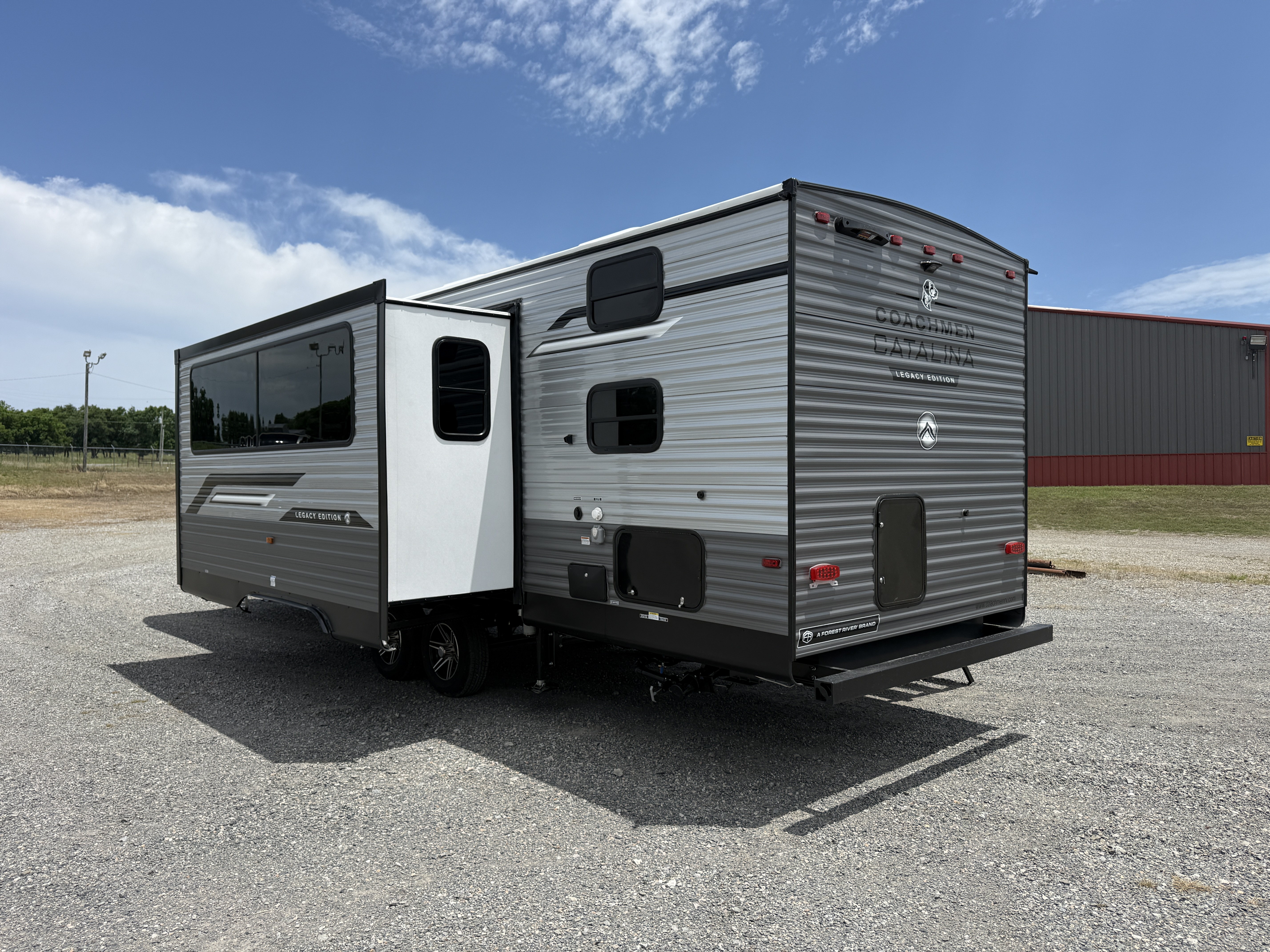 2026 Coachmen CATALINA LEGACY EDITION 273DBHCKLE - Image 5