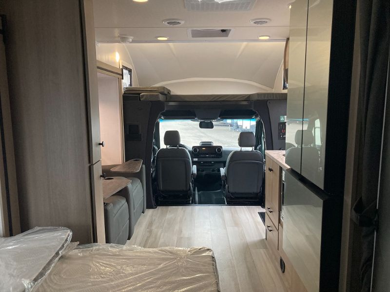 2026 FOREST RIVER SUNSEEKER 2400BDSDA - Image 27