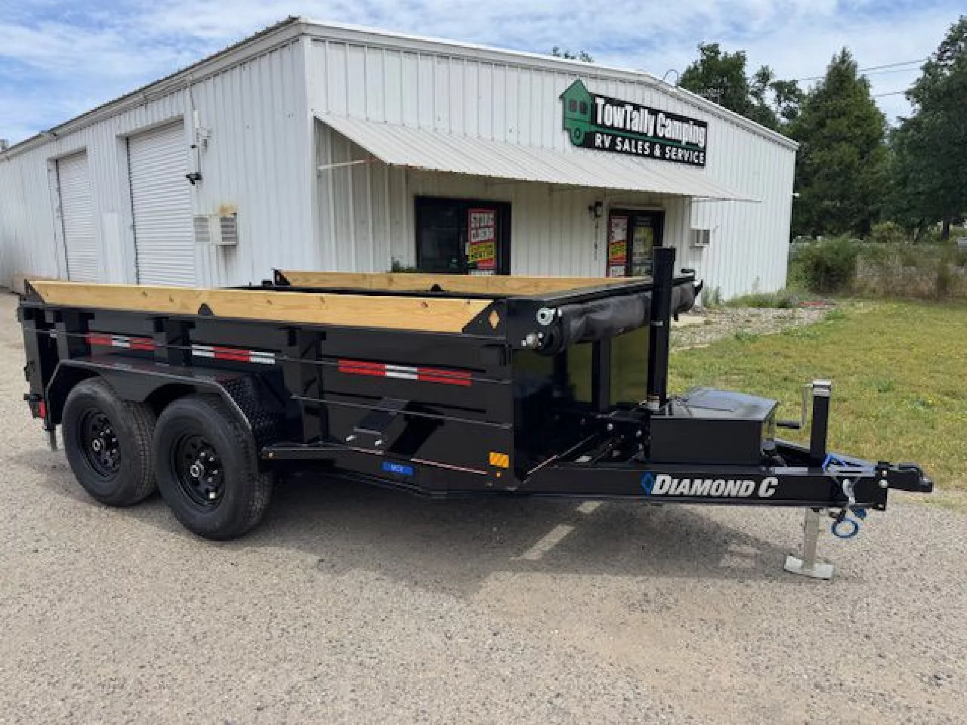 2026 DIAMOND C TRAILERS DIAMOND C MDT 206 MEDIUM DUTY 12X77 24 SIDES - Image 1