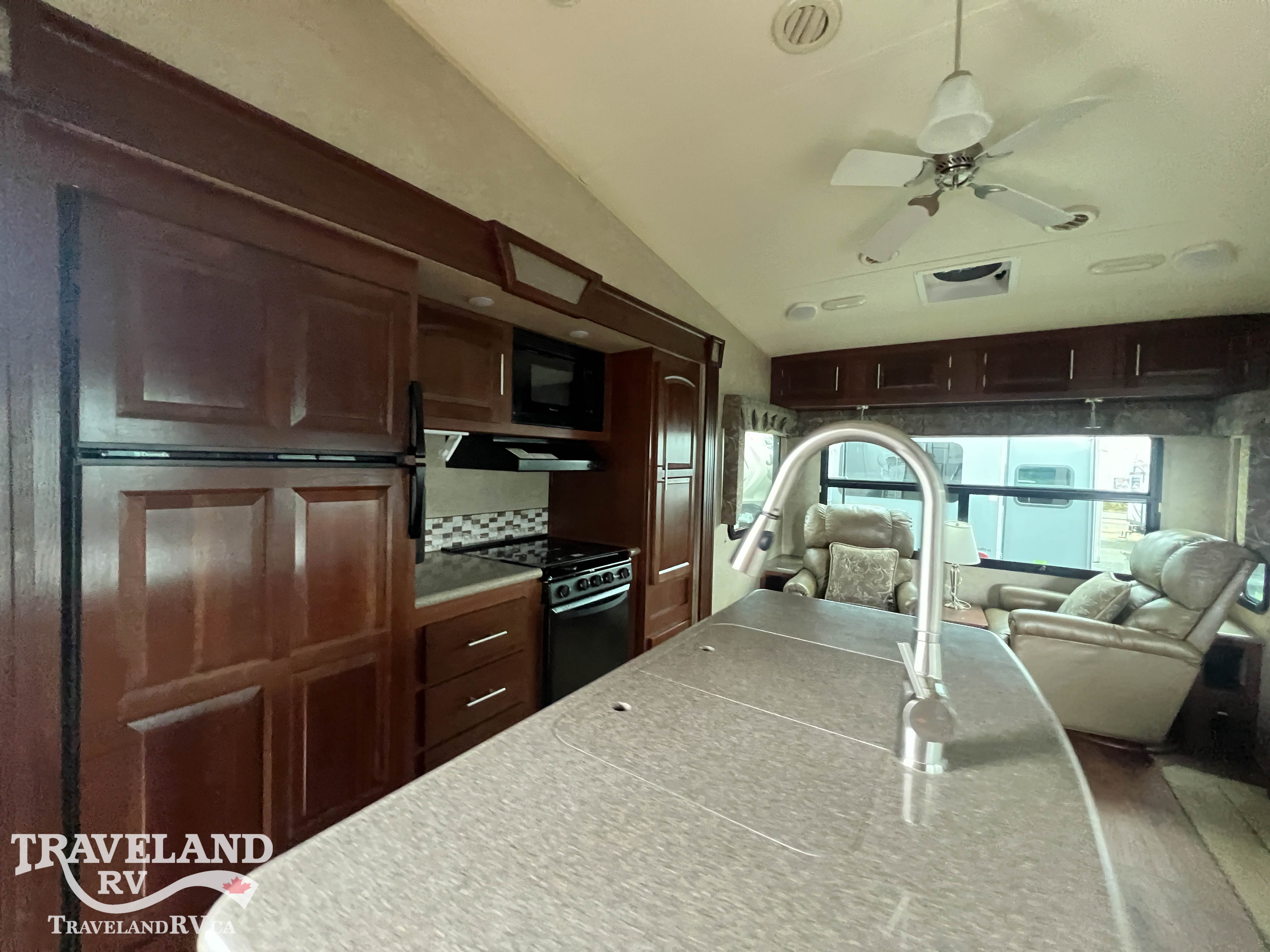 2015 Forest River Rockwood Signature Ultra Lite ULTRA LITE 8285IKWS - Image 12