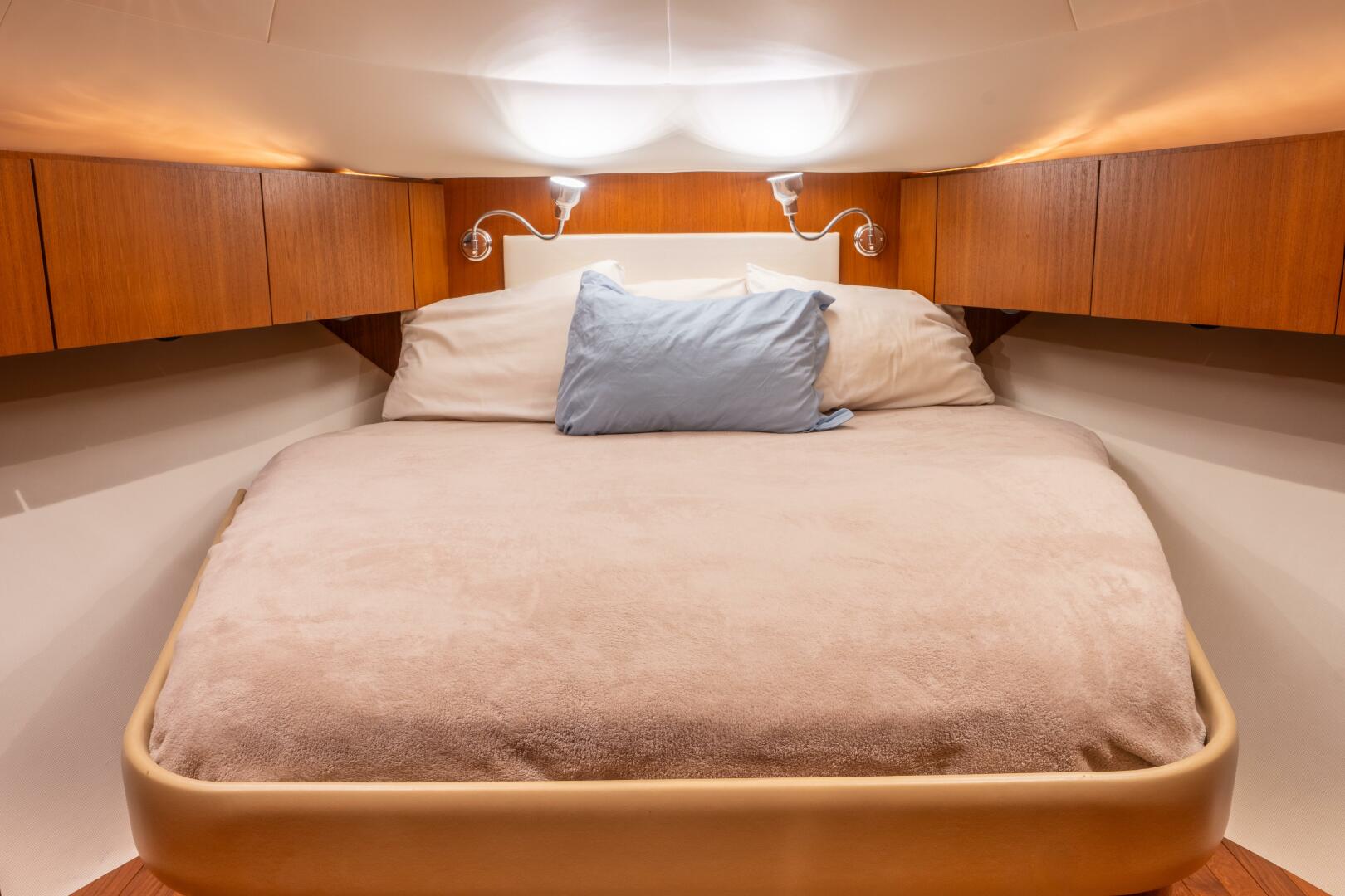 2015 Tiara Yachts 4300 Open - Image 4