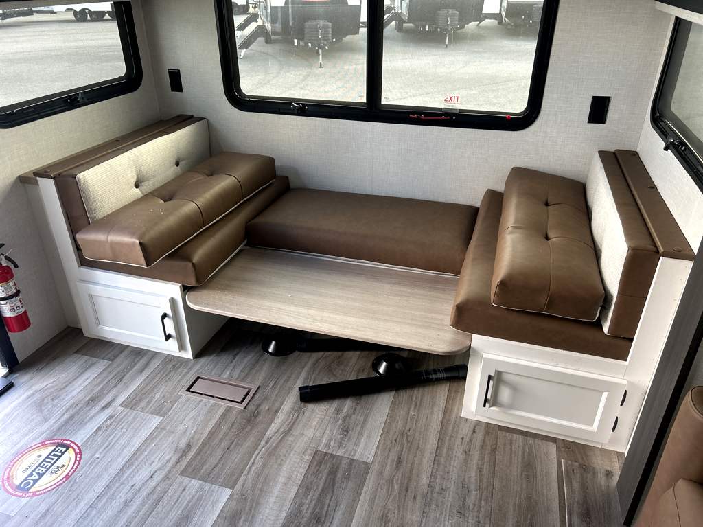 2026 VENTURE RV SPORTTREK 302VRD - Image 8