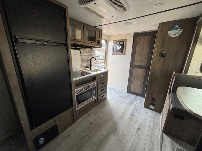 2022 Forest River Surveyor Legend 19RBLE - Image 7