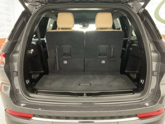 2025 Jeep Grand-Cherokee-L Laredo Altitude 4x4 - Image 23
