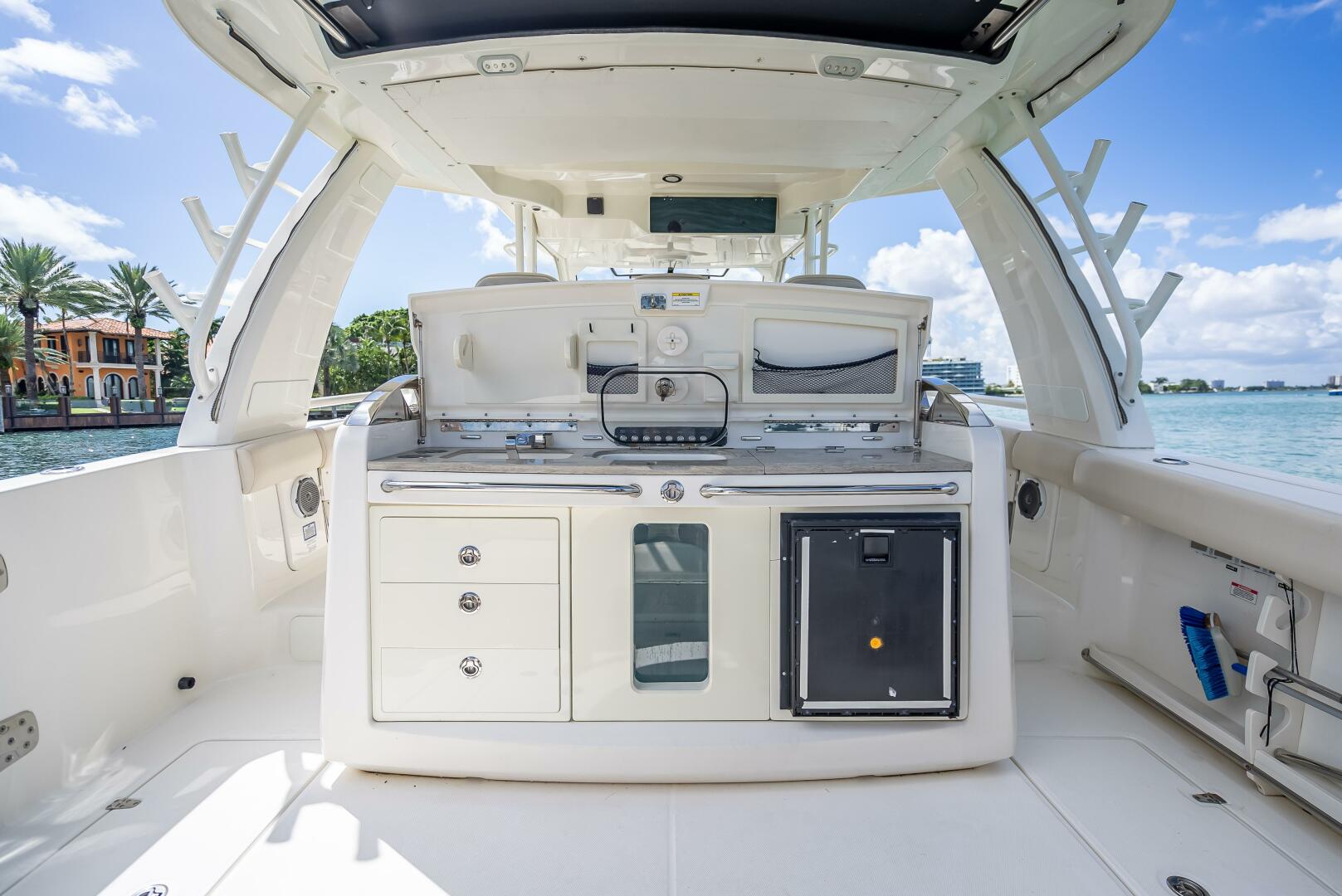 2016 Boston Whaler - Image 127