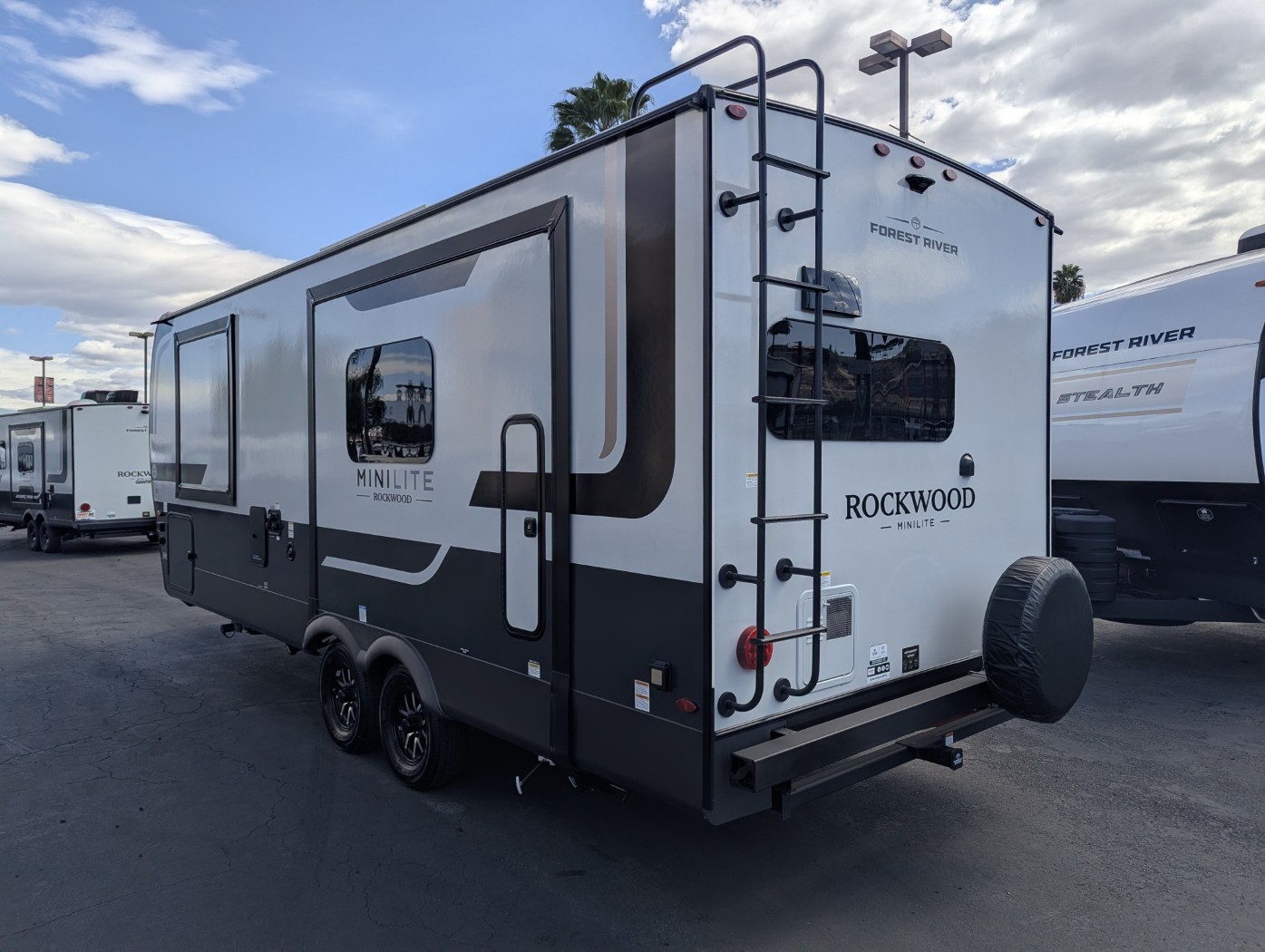 2027 Forest River Rockwood Mini Lite 2515S - Image 6