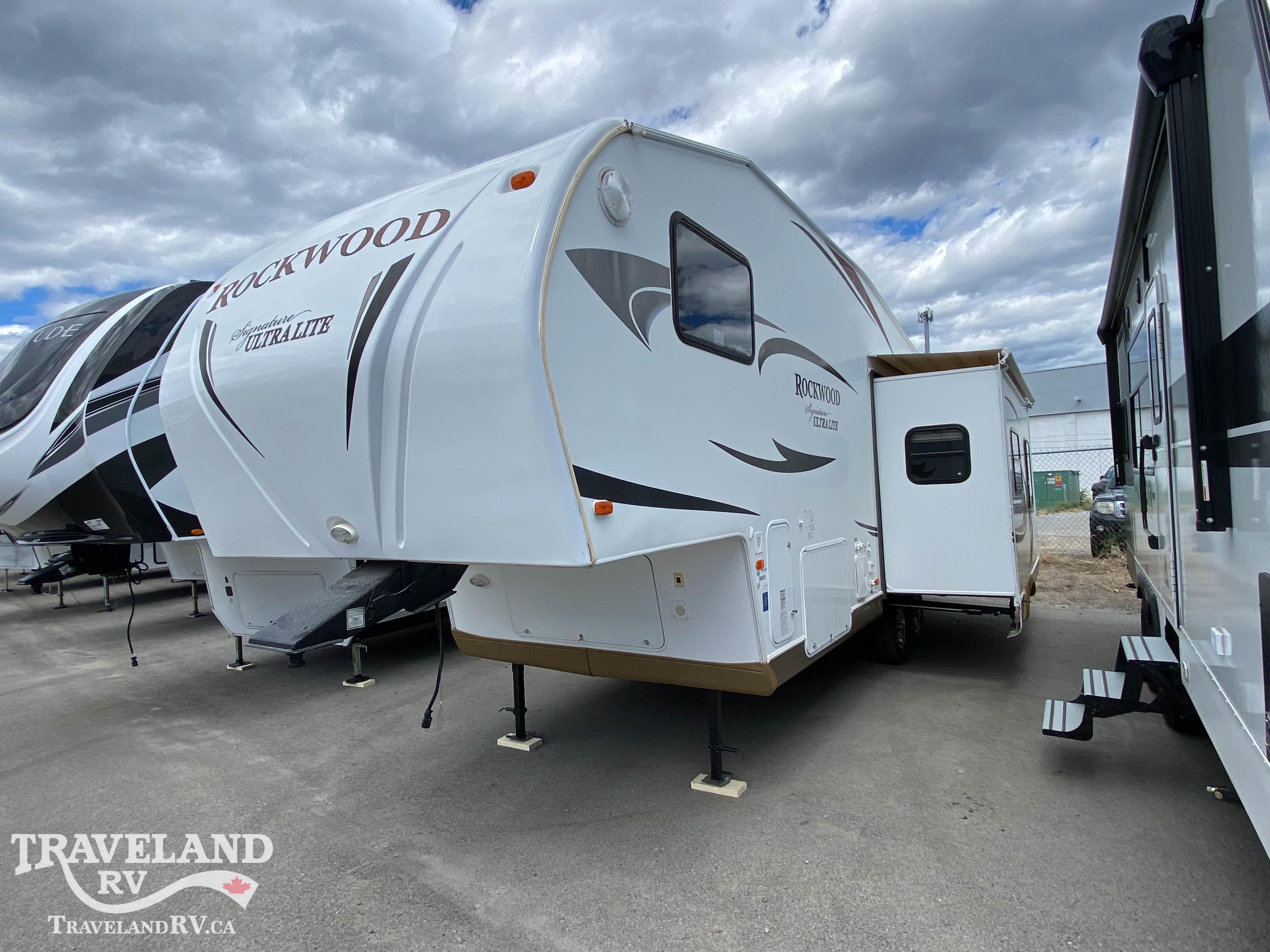 2012 Forest River Rockwood Signature Ultra Lite 8280WS - Image 6