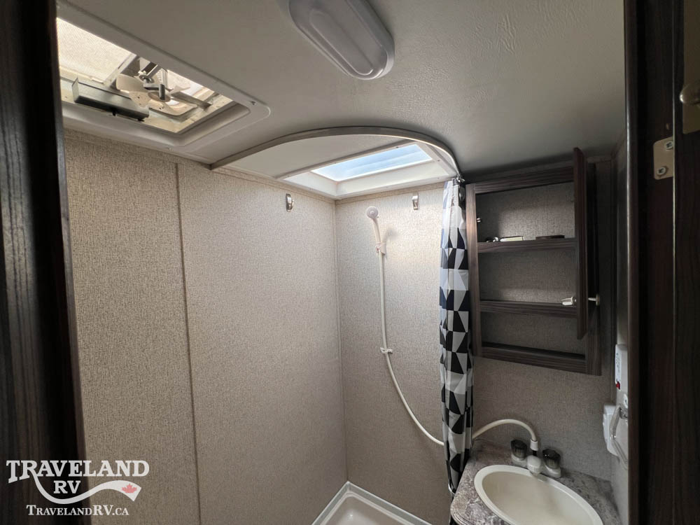 2017 Coachmen APEX 2900 15X - Image 19