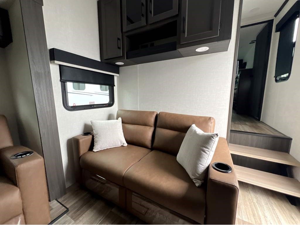2026 VENTURE RV SPORTTREK 353VRK - Image 8