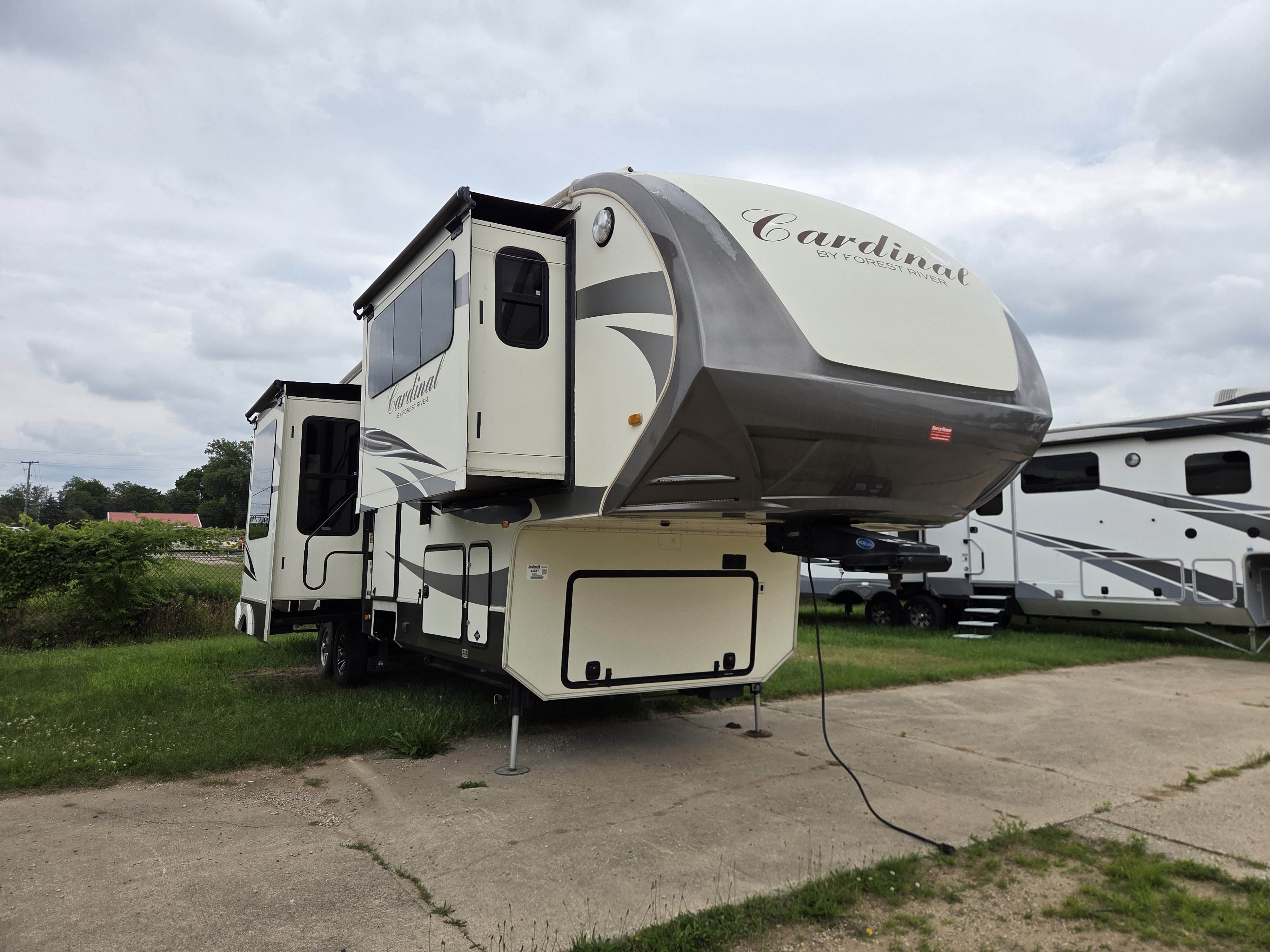 2016 Forest River Cardinal 3825FL - Image 1