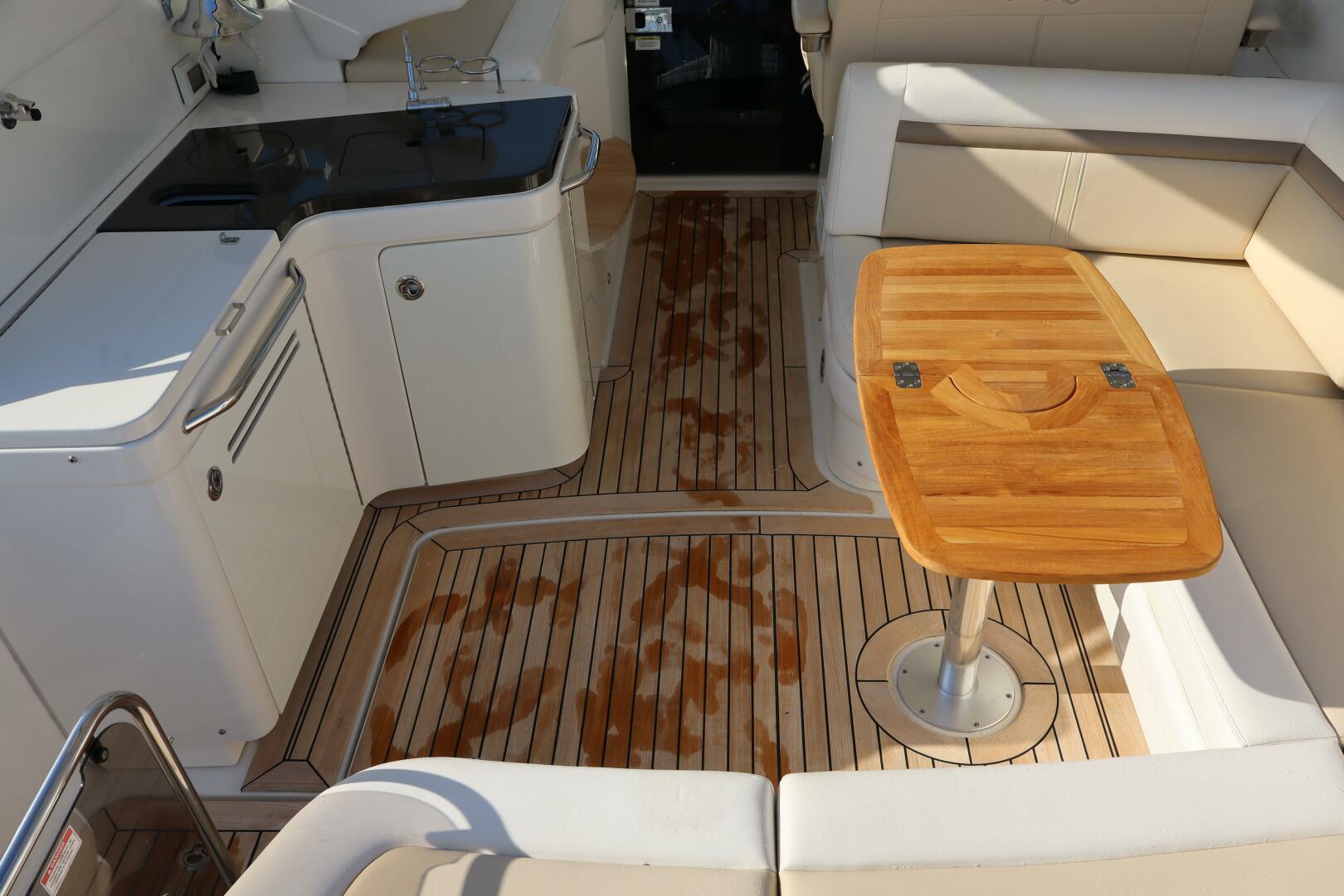 2015 Sea Ray 410 Sundancer - Image 39